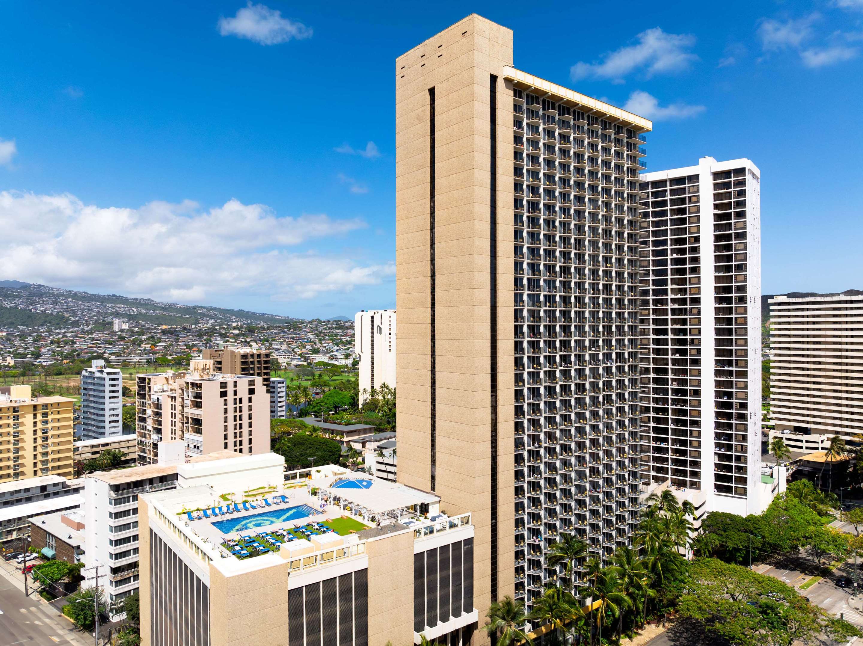 Exterior | Hilton Waikiki Beach