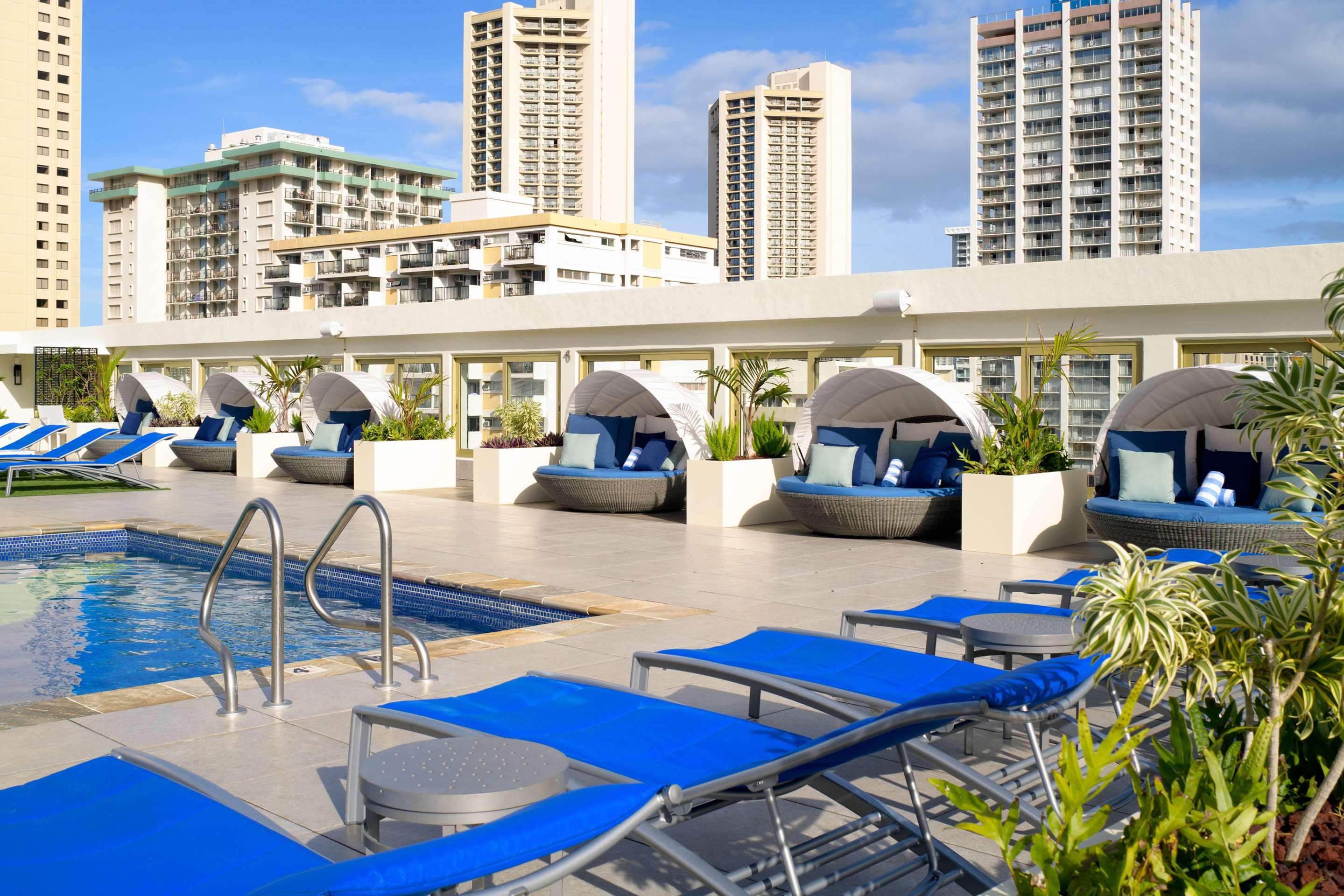 Pool | Hilton Waikiki Beach