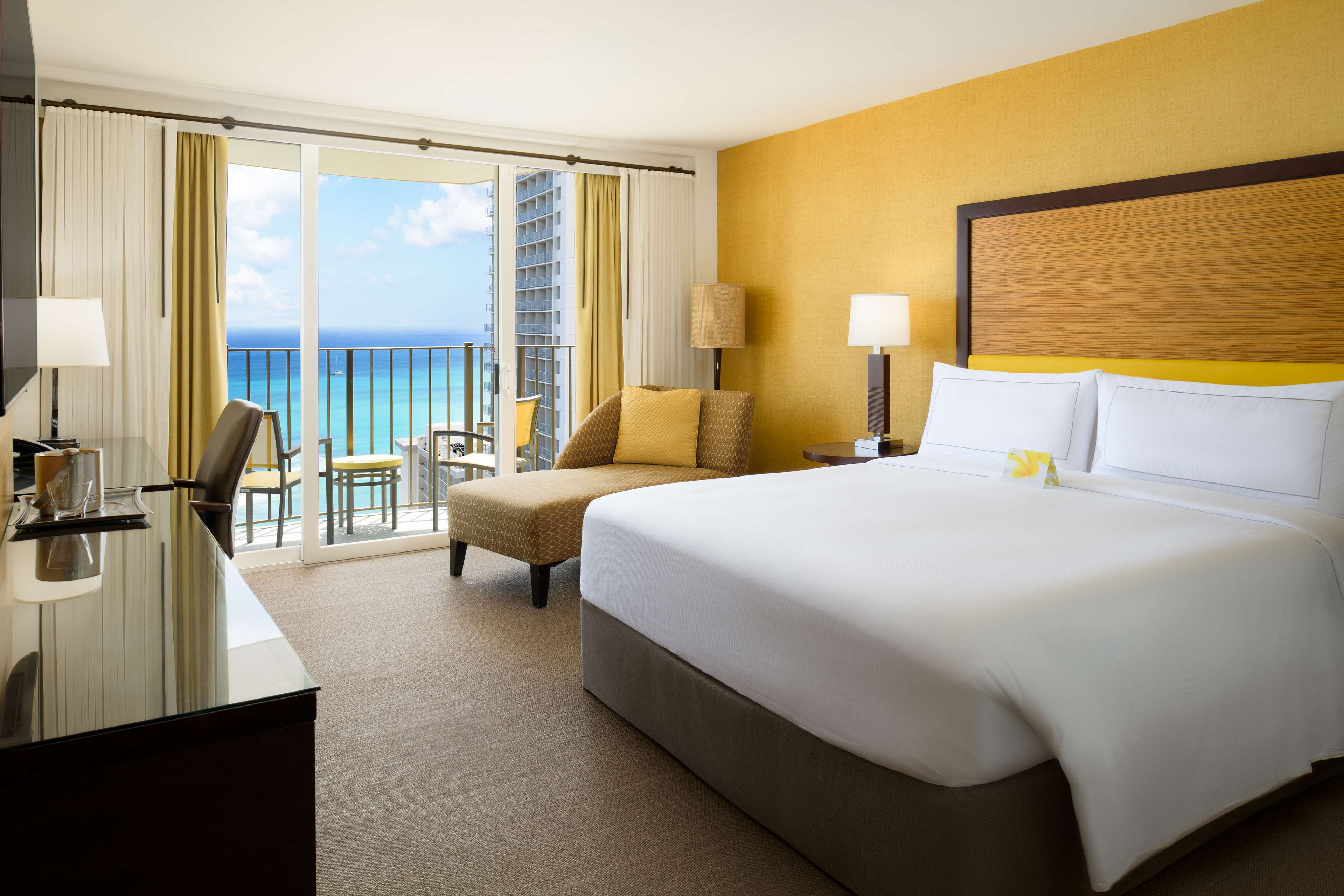 Hilton Waikiki Beach Room Type - 1 BDRM STE W  PARLOR SOFA