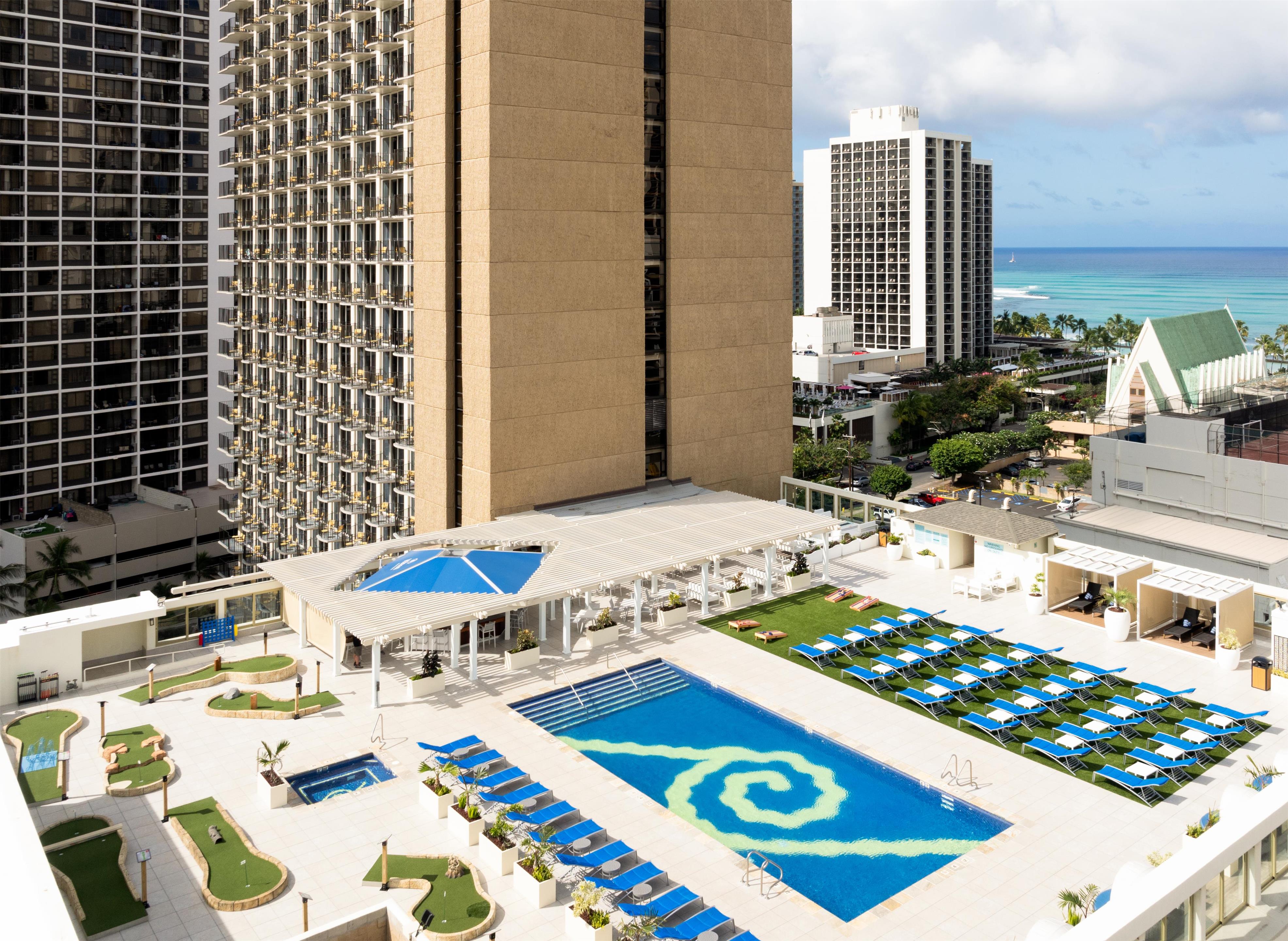 Pool | Hilton Waikiki Beach