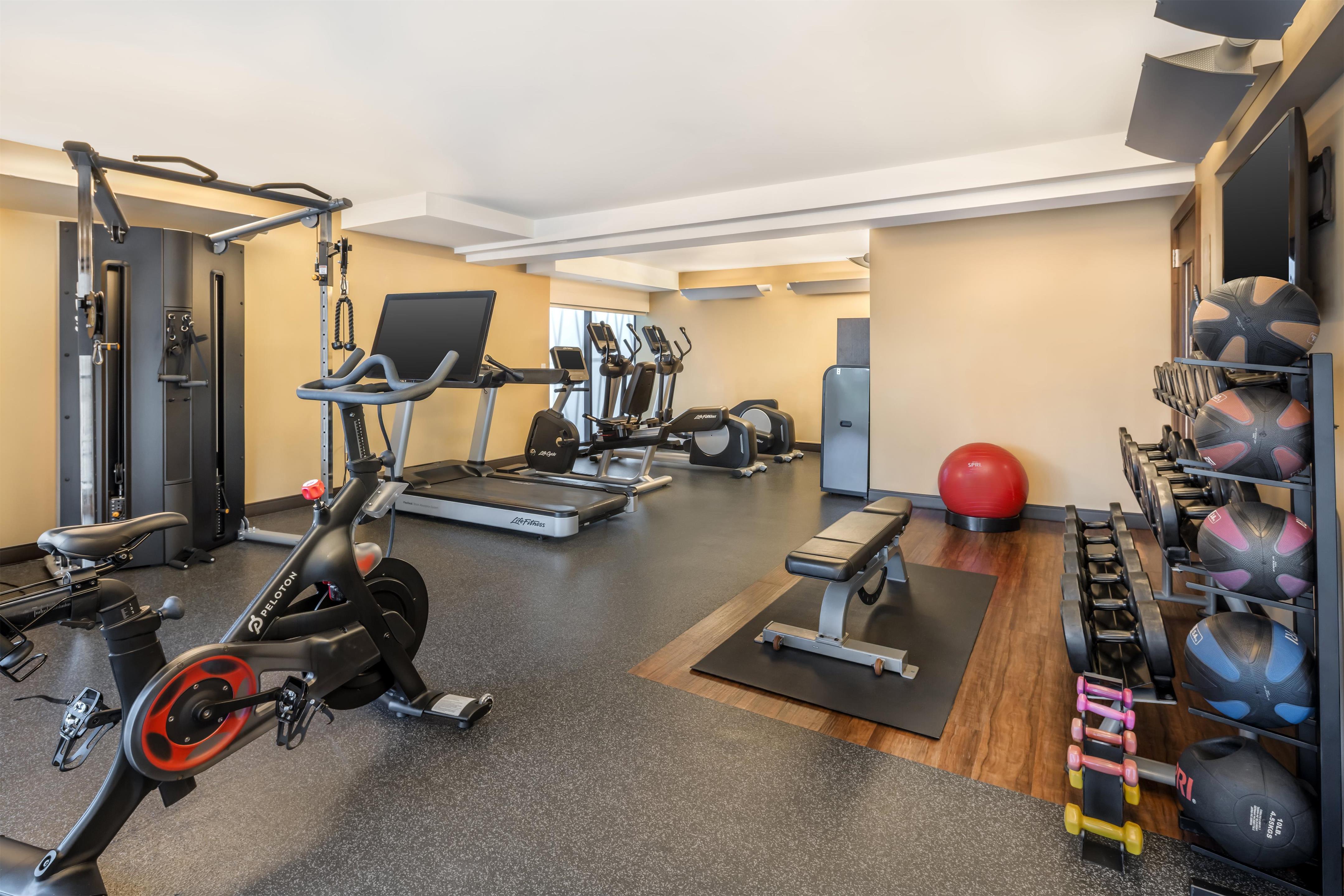 Health club fitness center gym | Hilton Grand Vacations Club Hokulani Waikiki Honolulu