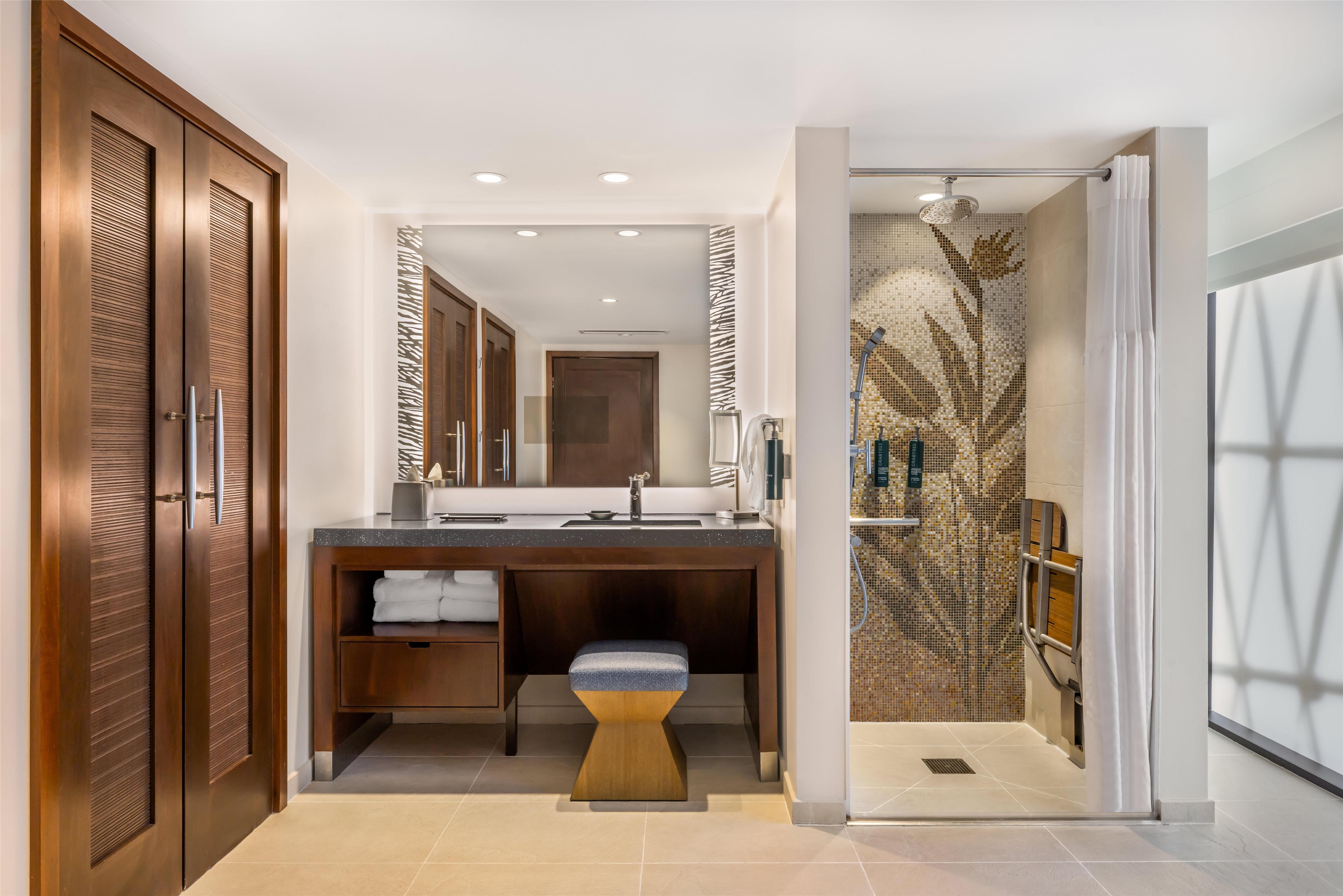 Guest room bath