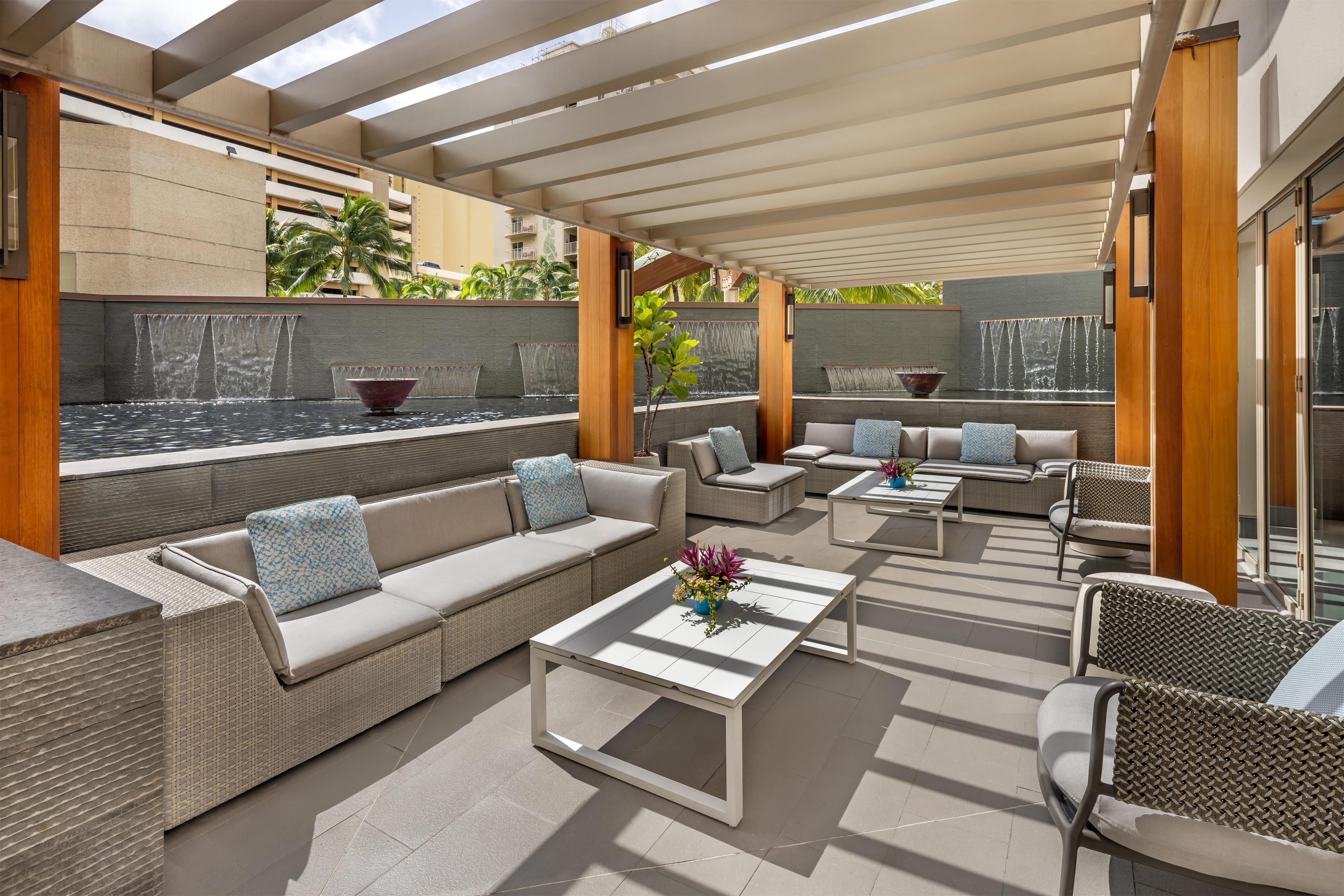 Exterior | Hilton Grand Vacations Club Hokulani Waikiki Honolulu