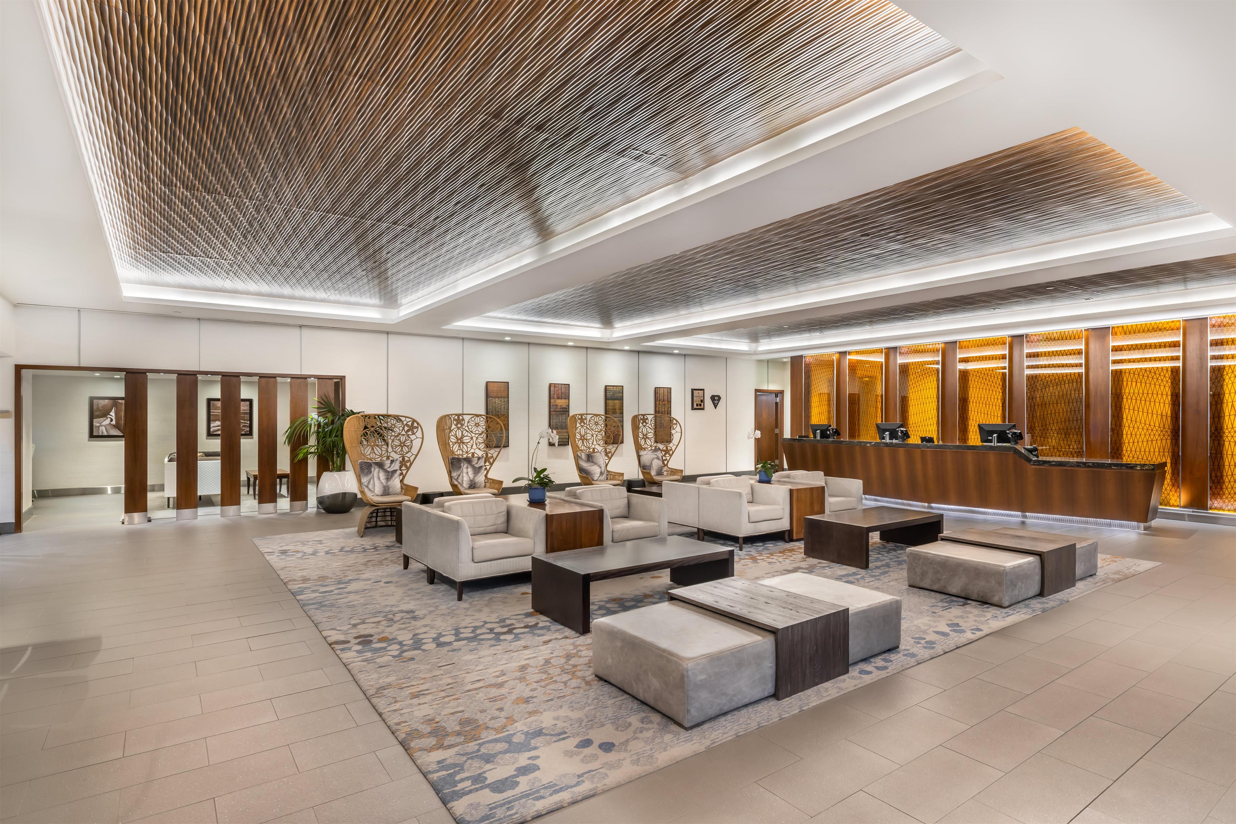 Reception | Hilton Grand Vacations Club Hokulani Waikiki Honolulu