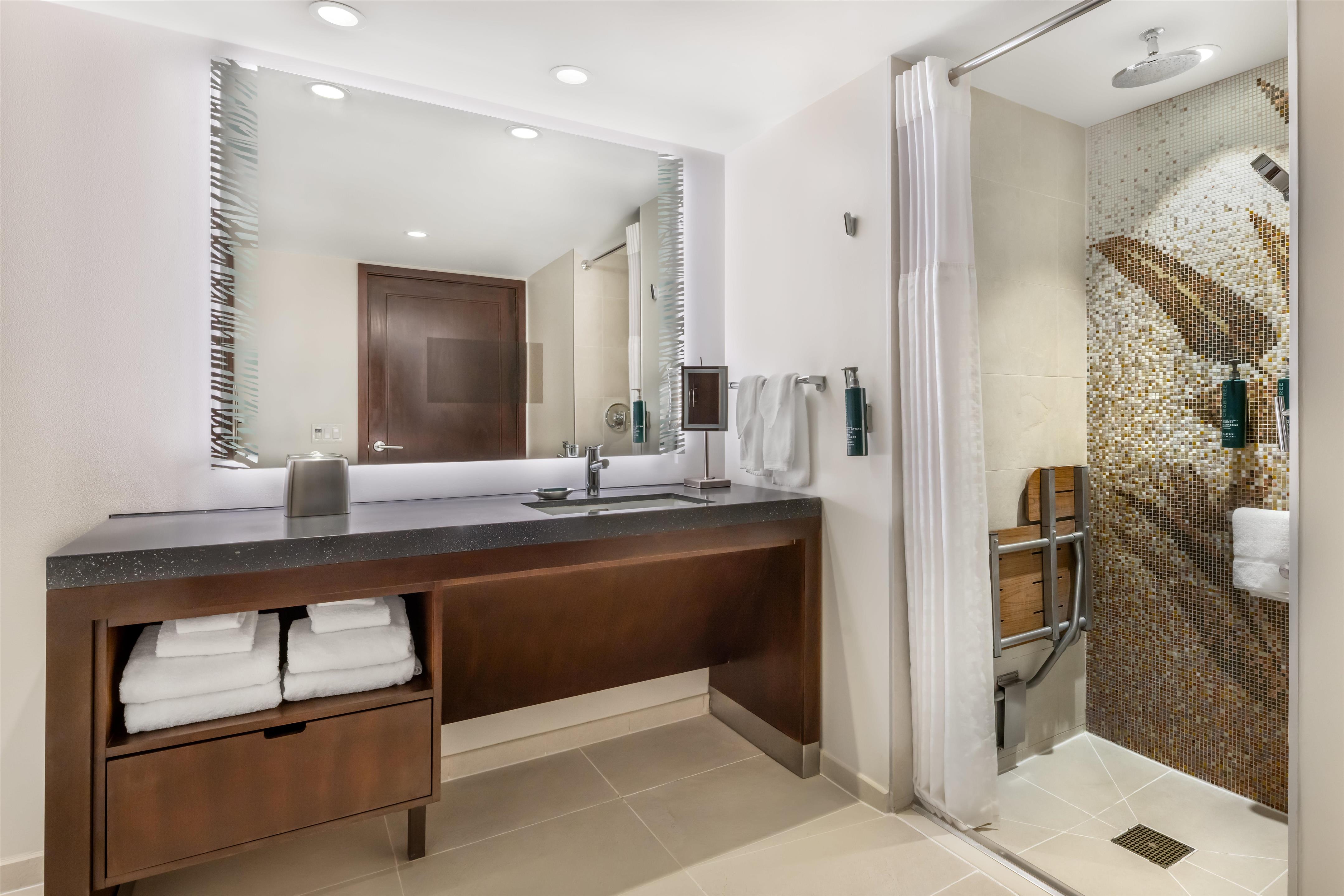 Guest room bath