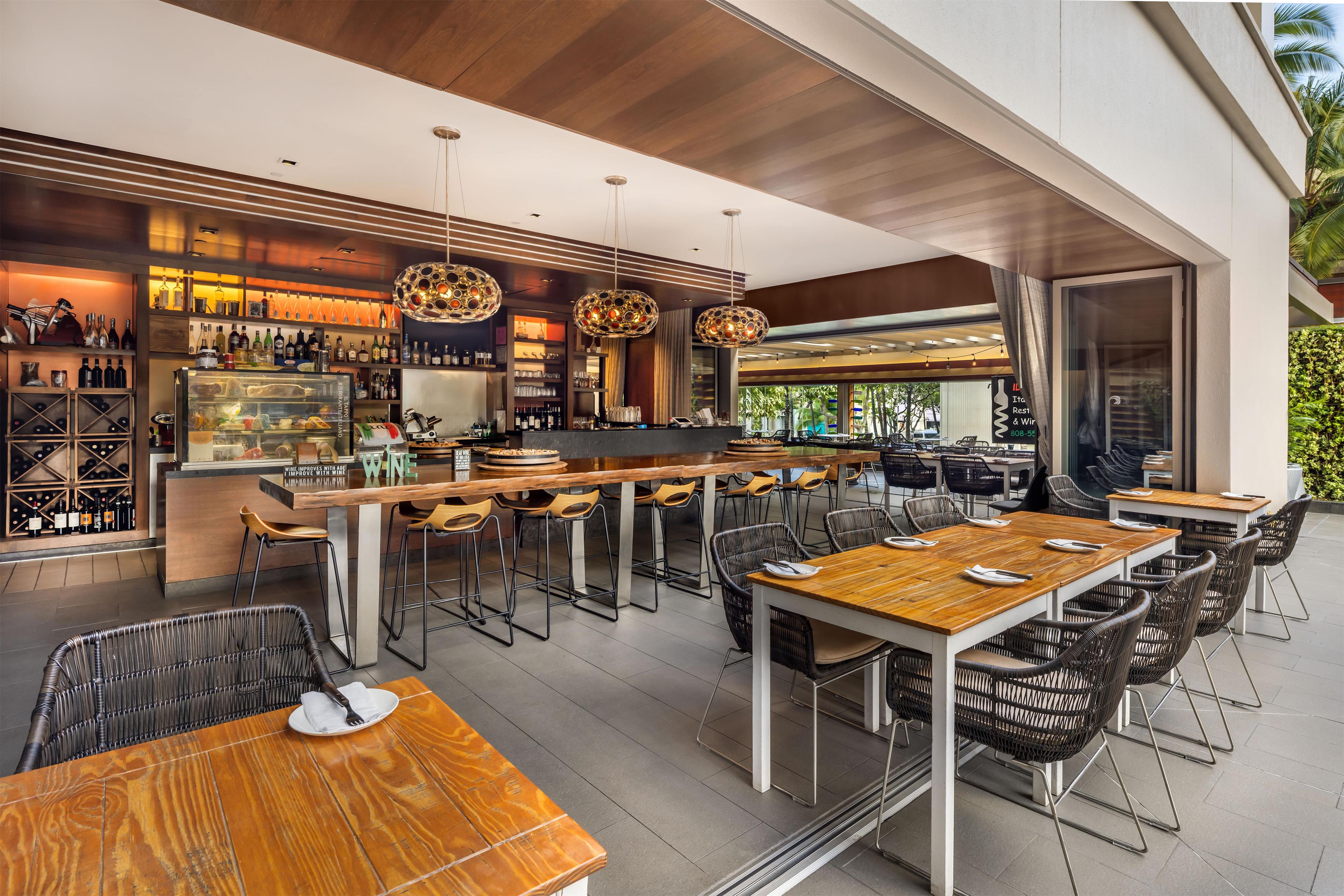 BarLounge | Hilton Grand Vacations Club Hokulani Waikiki Honolulu