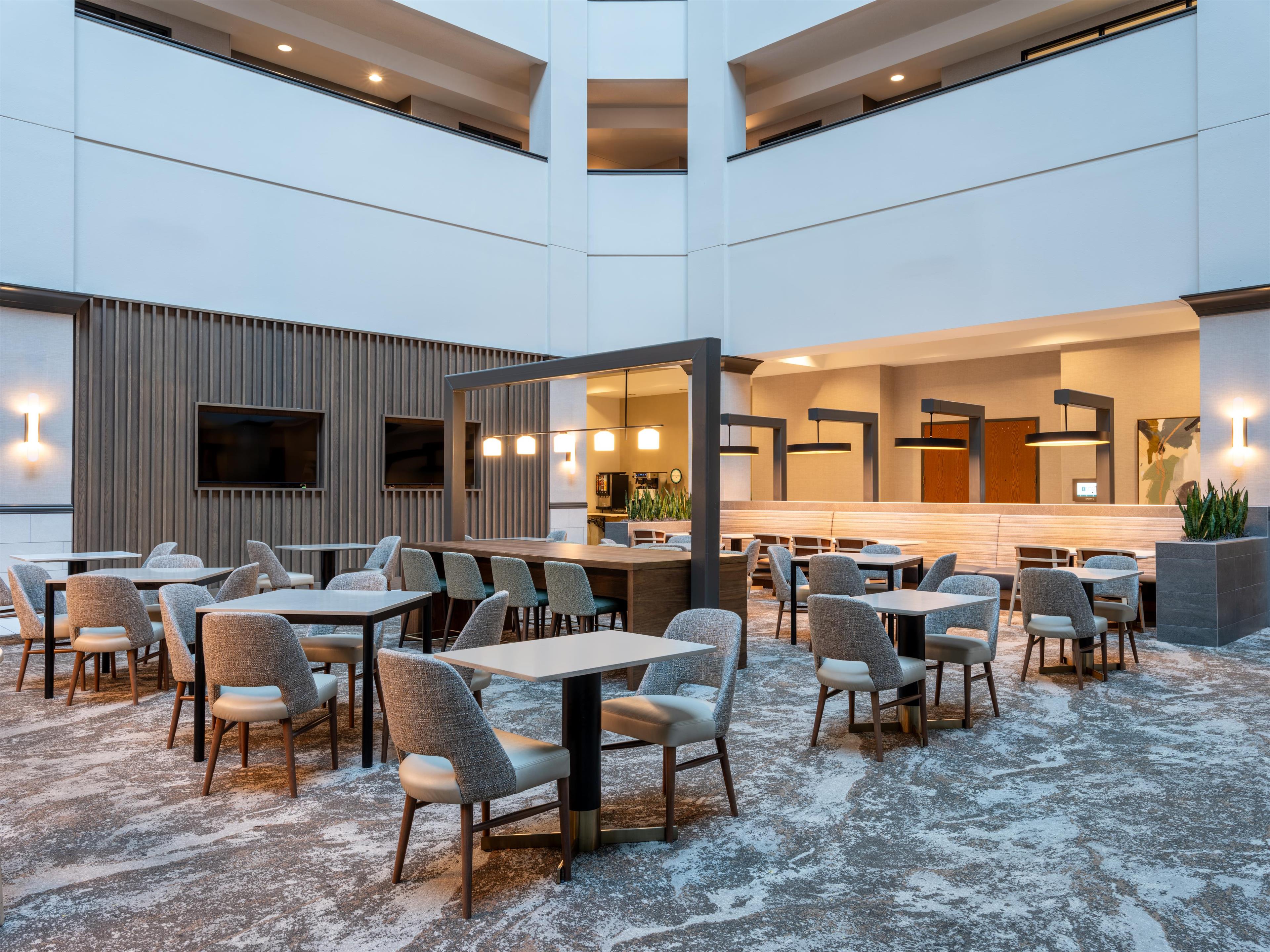Breakfast Area | Embassy Suites by Hilton Hot Springs Hotel & Spa