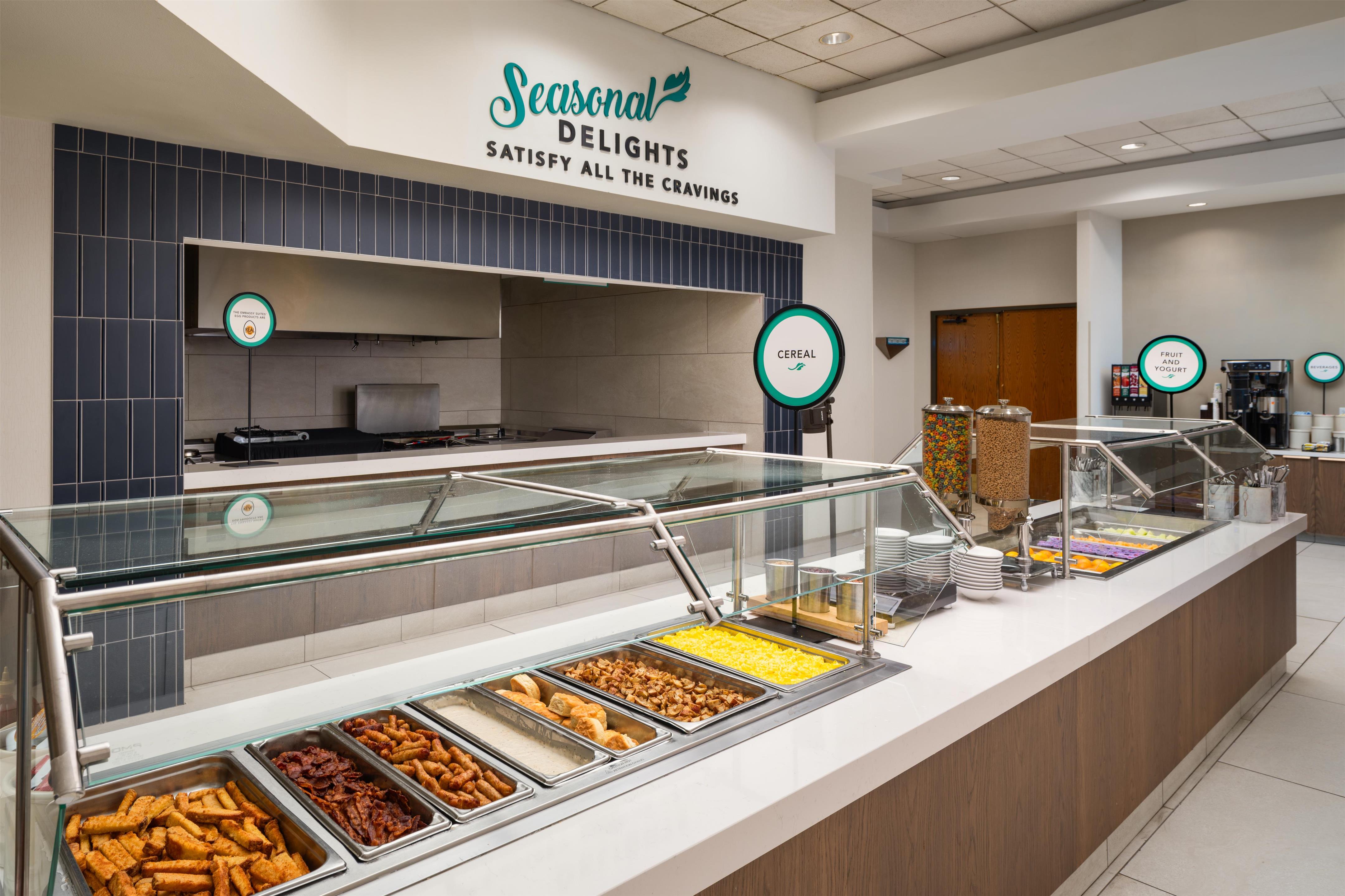 Breakfast Area | Embassy Suites by Hilton Hot Springs Hotel & Spa