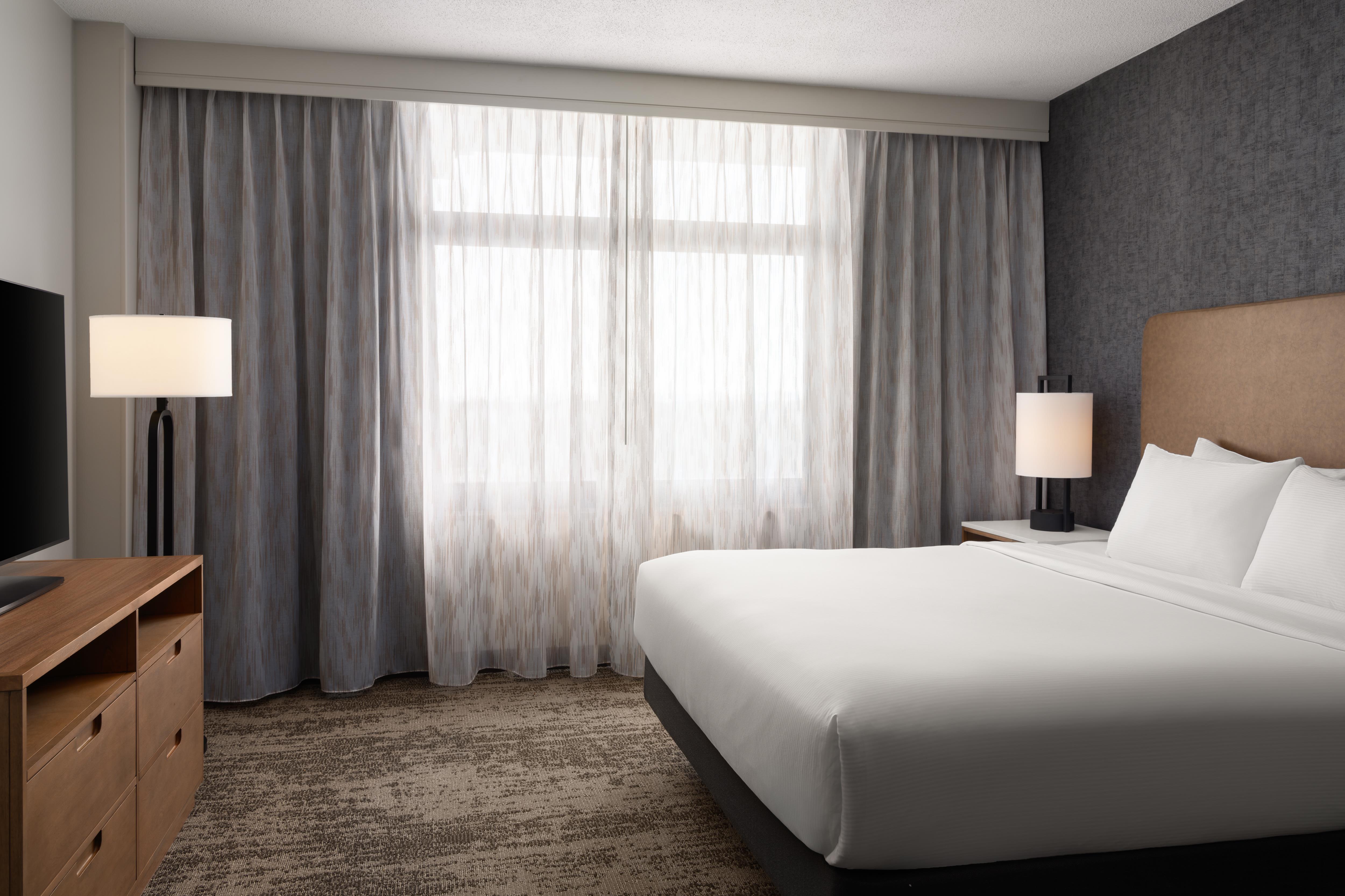 Embassy Suites Hot Springs - Hotel & Spa Room Type - 1 KING STE MOB HR ACC TUB