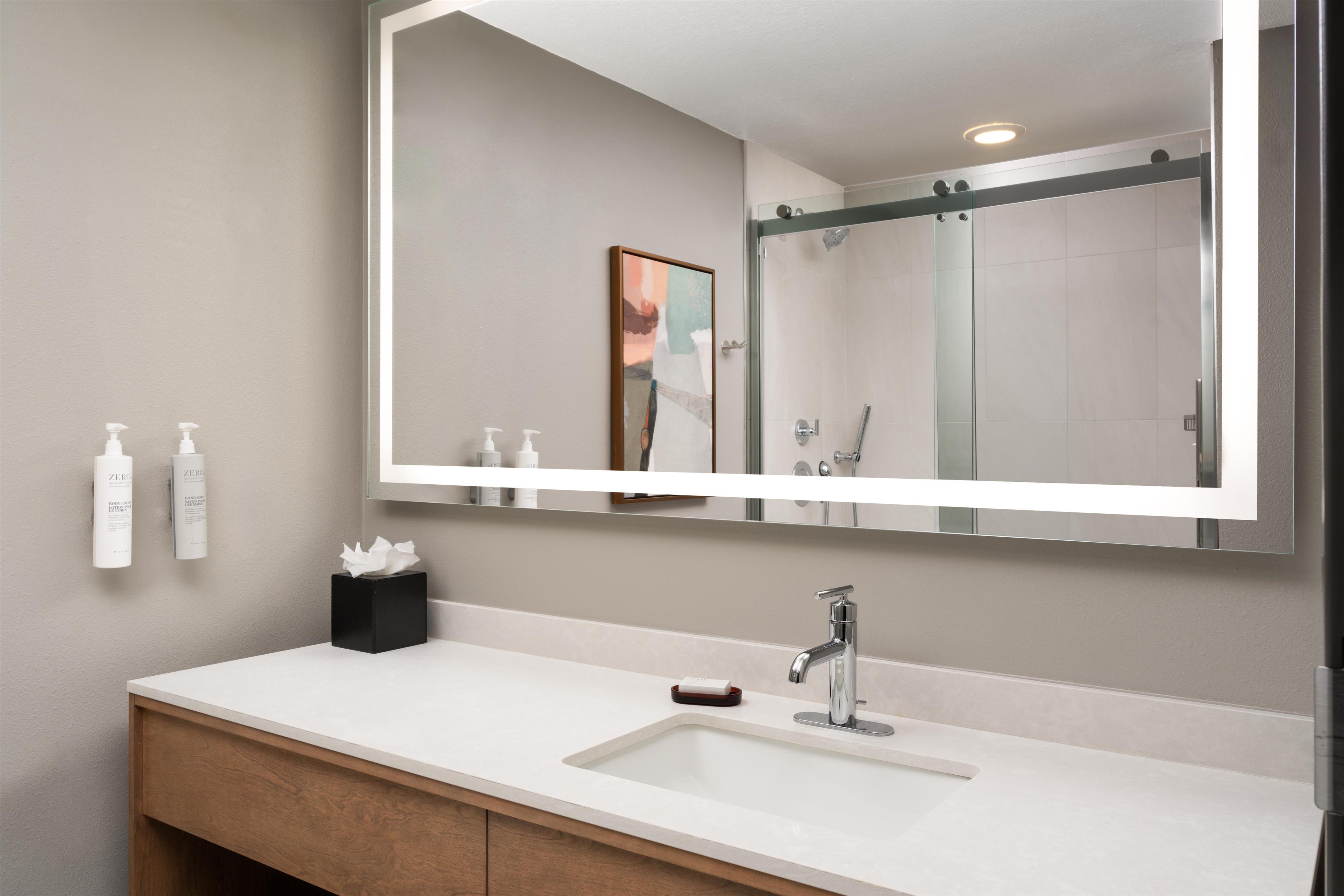 Guest room bath