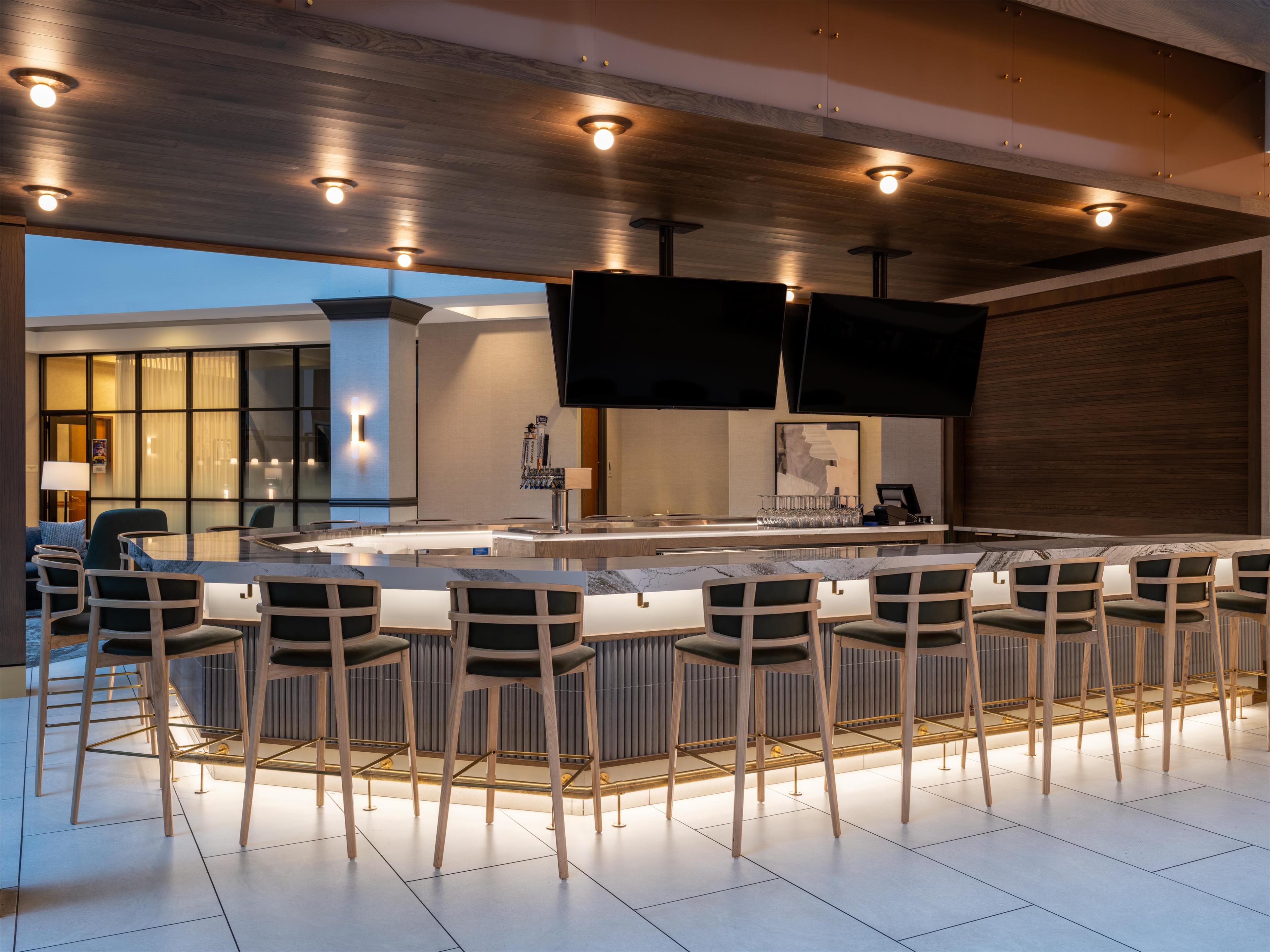 BarLounge | Embassy Suites by Hilton Hot Springs Hotel & Spa