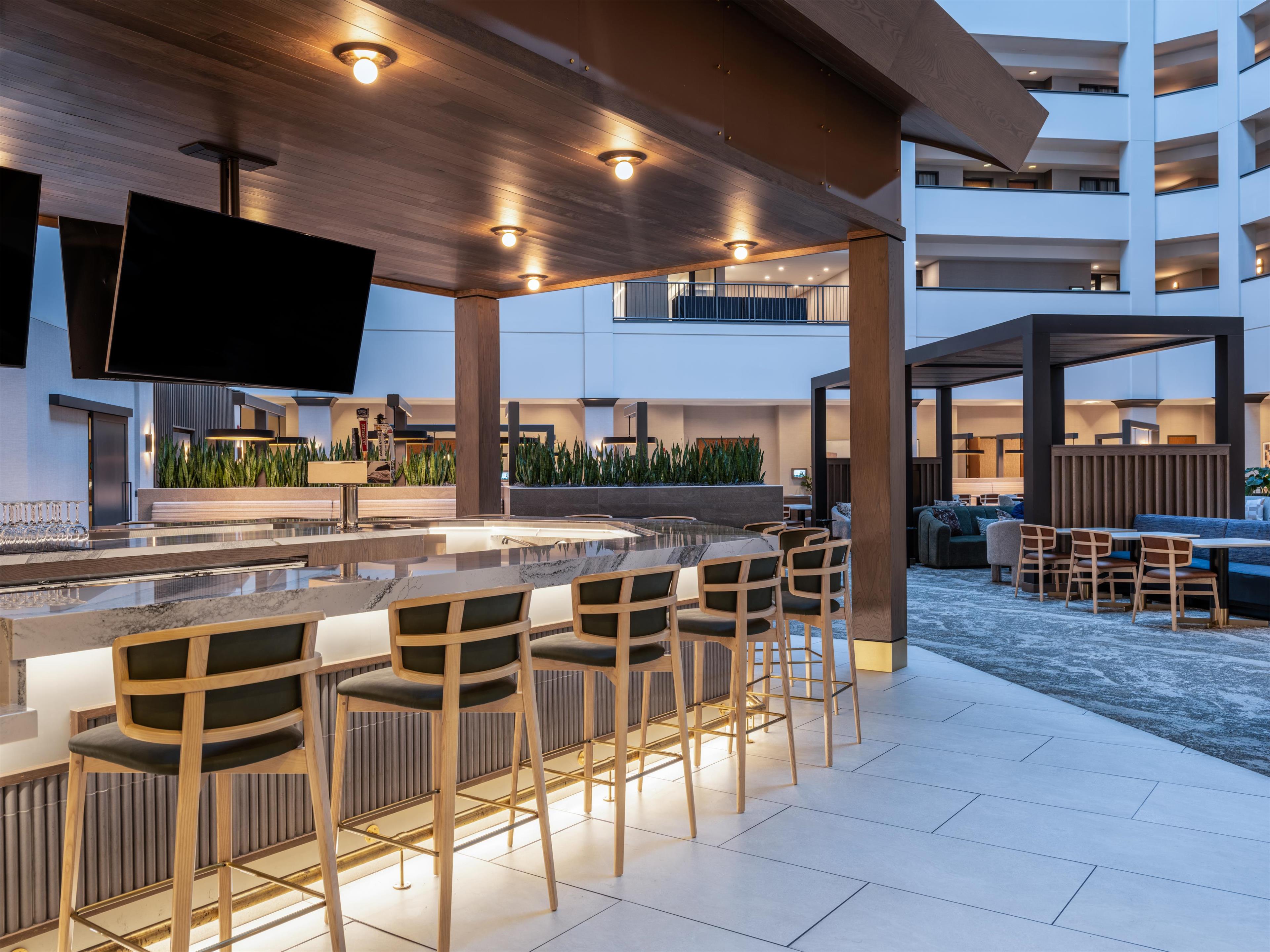 BarLounge | Embassy Suites by Hilton Hot Springs Hotel & Spa