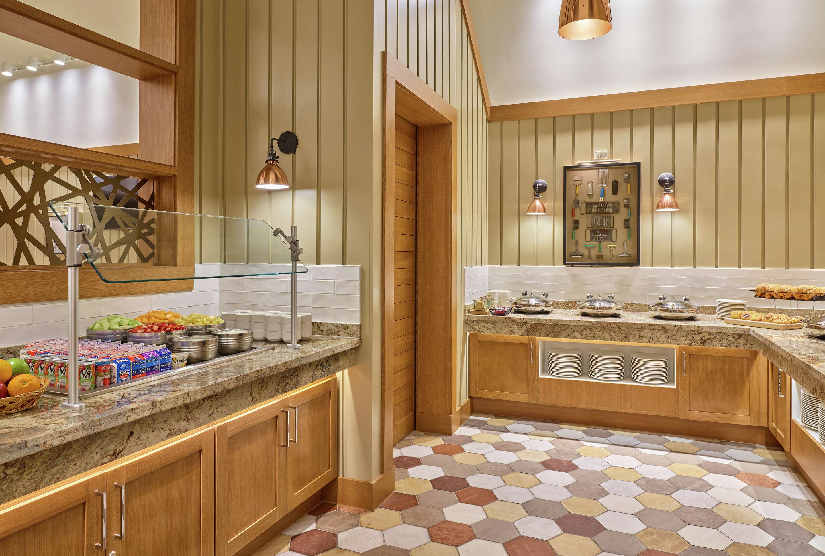 Restaurant | DoubleTree by Hilton Houston Intercontinental Airport