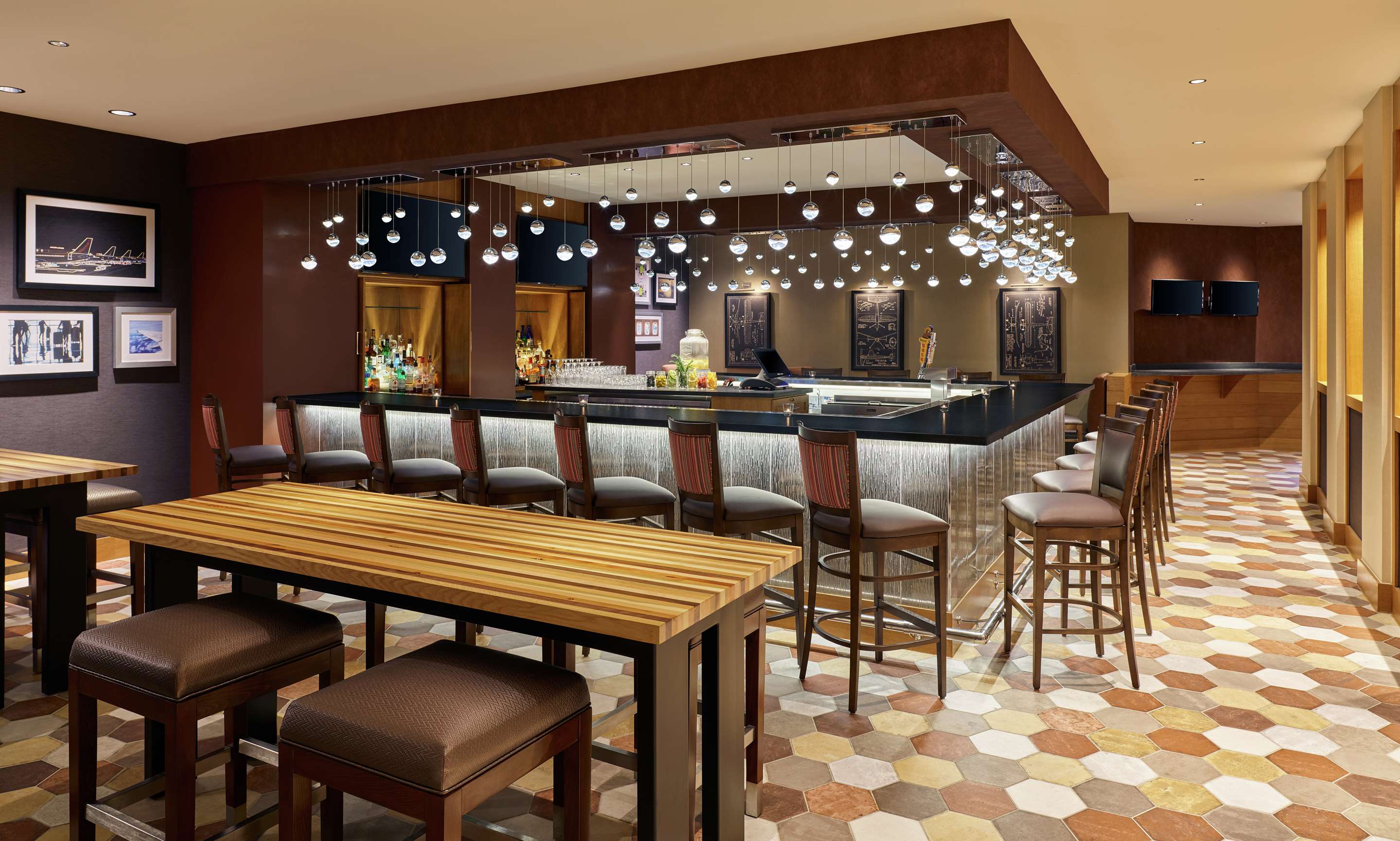 BarLounge | DoubleTree by Hilton Houston Intercontinental Airport
