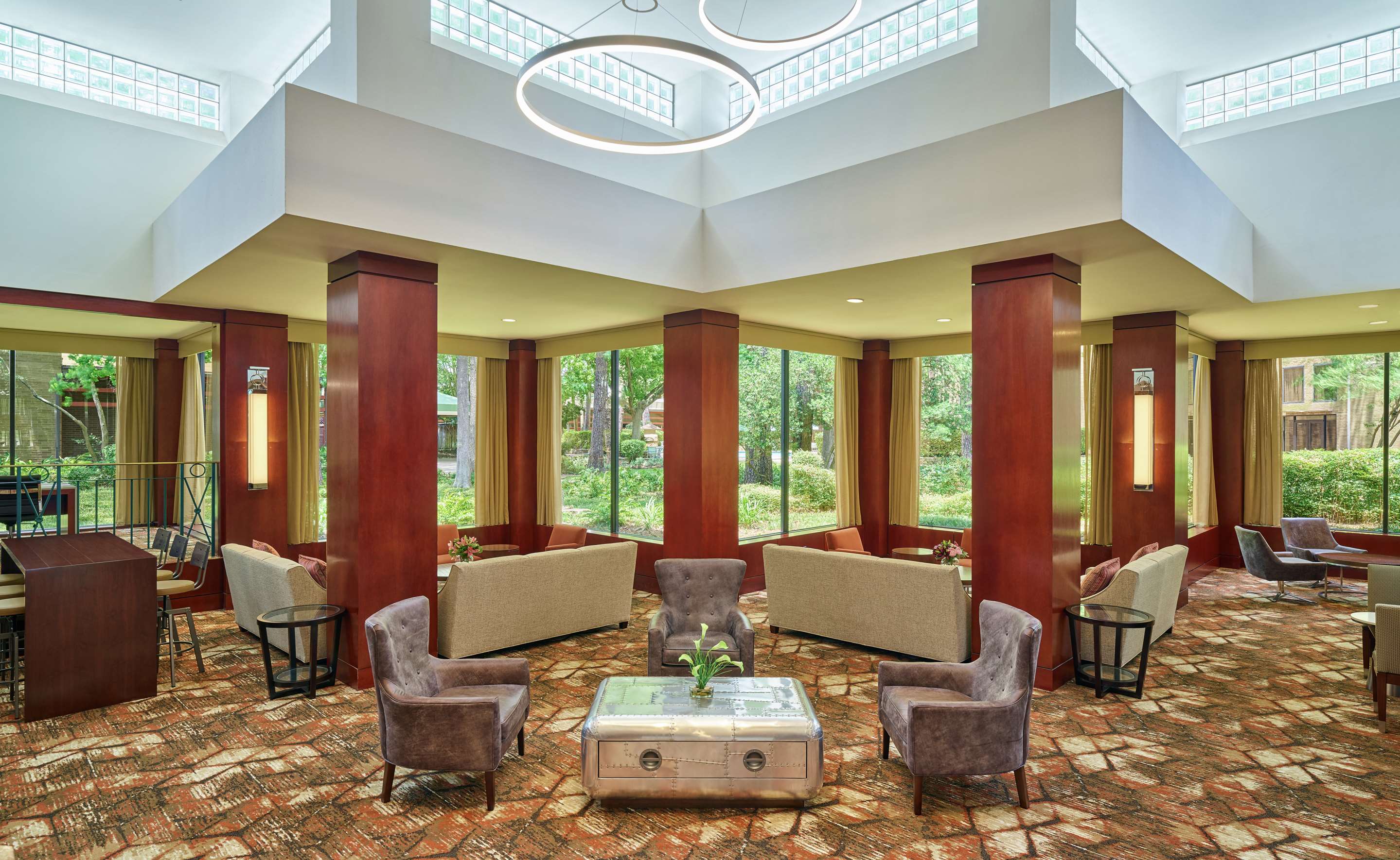 Lobby | DoubleTree by Hilton Houston Intercontinental Airport