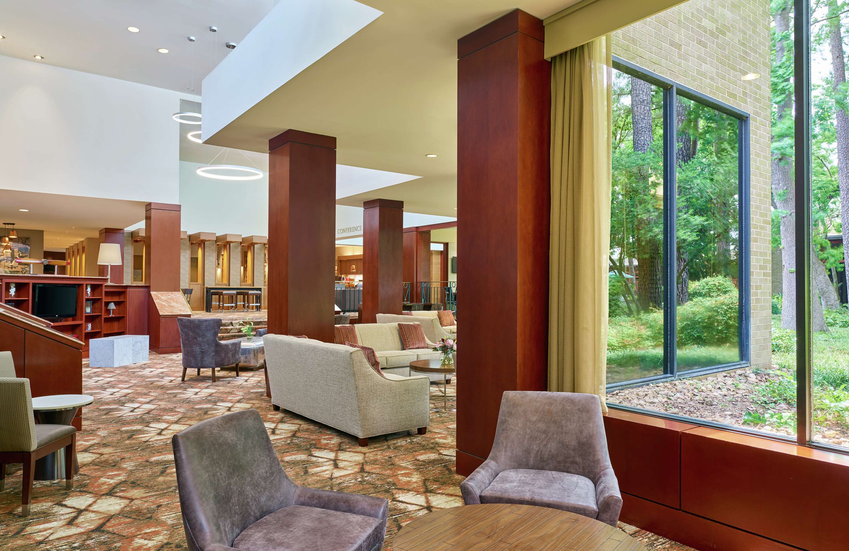 Lobby | DoubleTree by Hilton Houston Intercontinental Airport