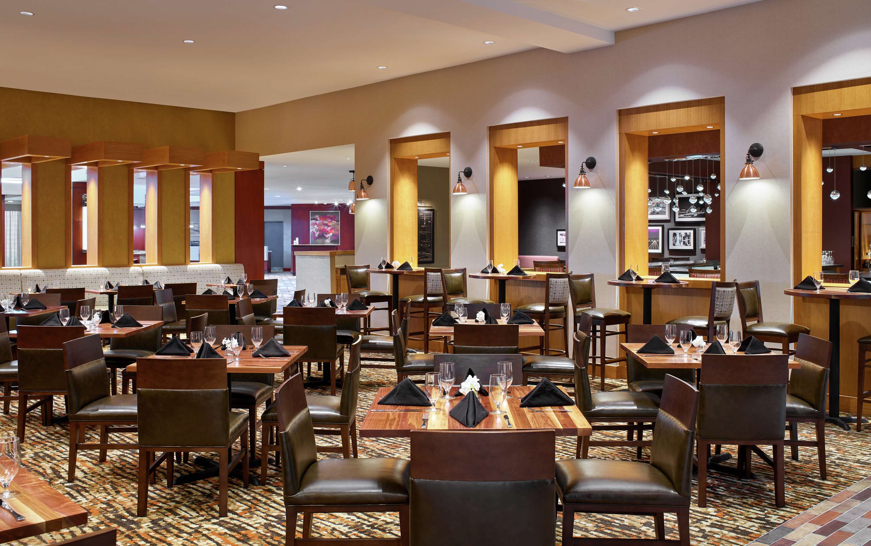 BarLounge | DoubleTree by Hilton Houston Intercontinental Airport