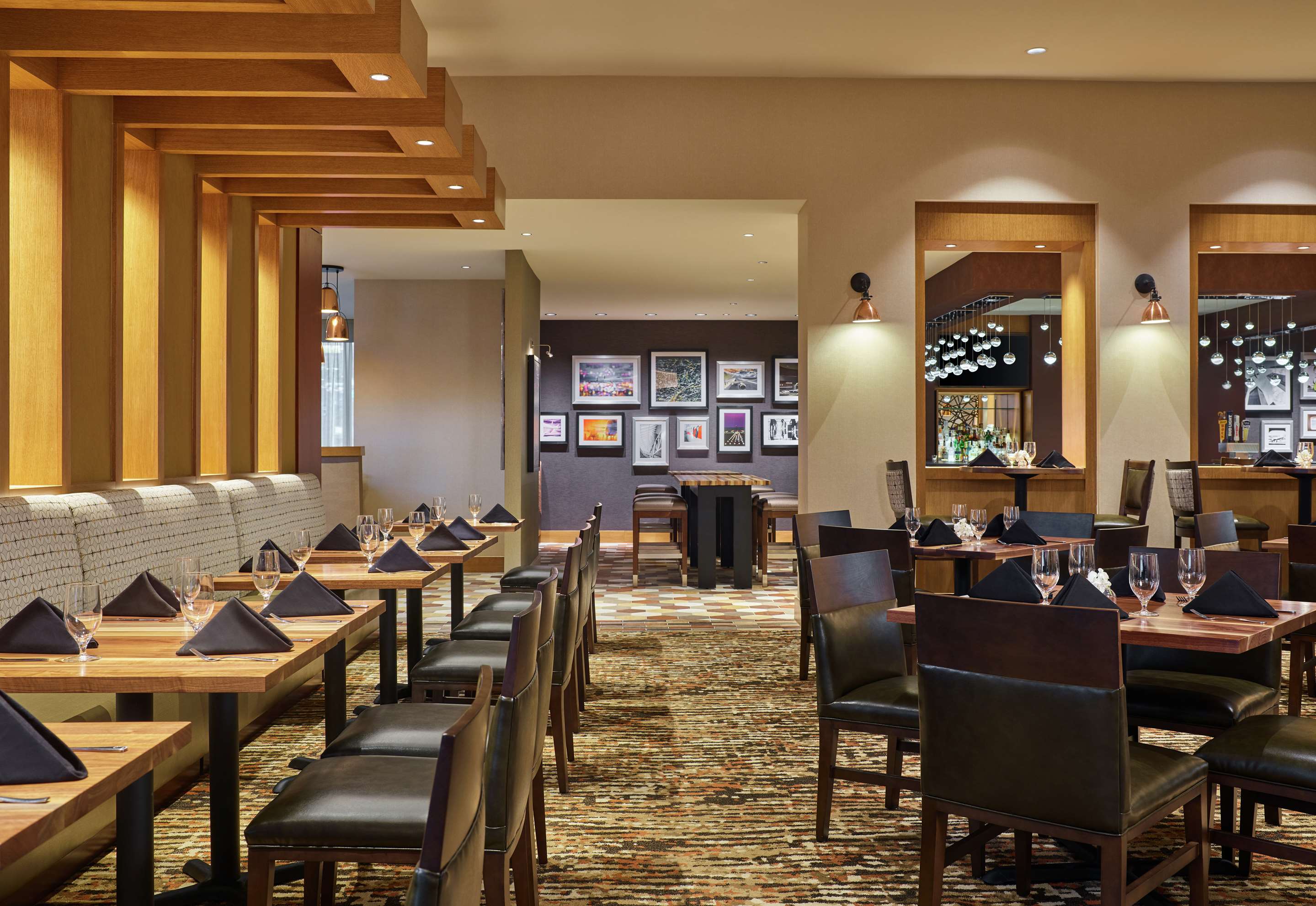 BarLounge | DoubleTree by Hilton Houston Intercontinental Airport