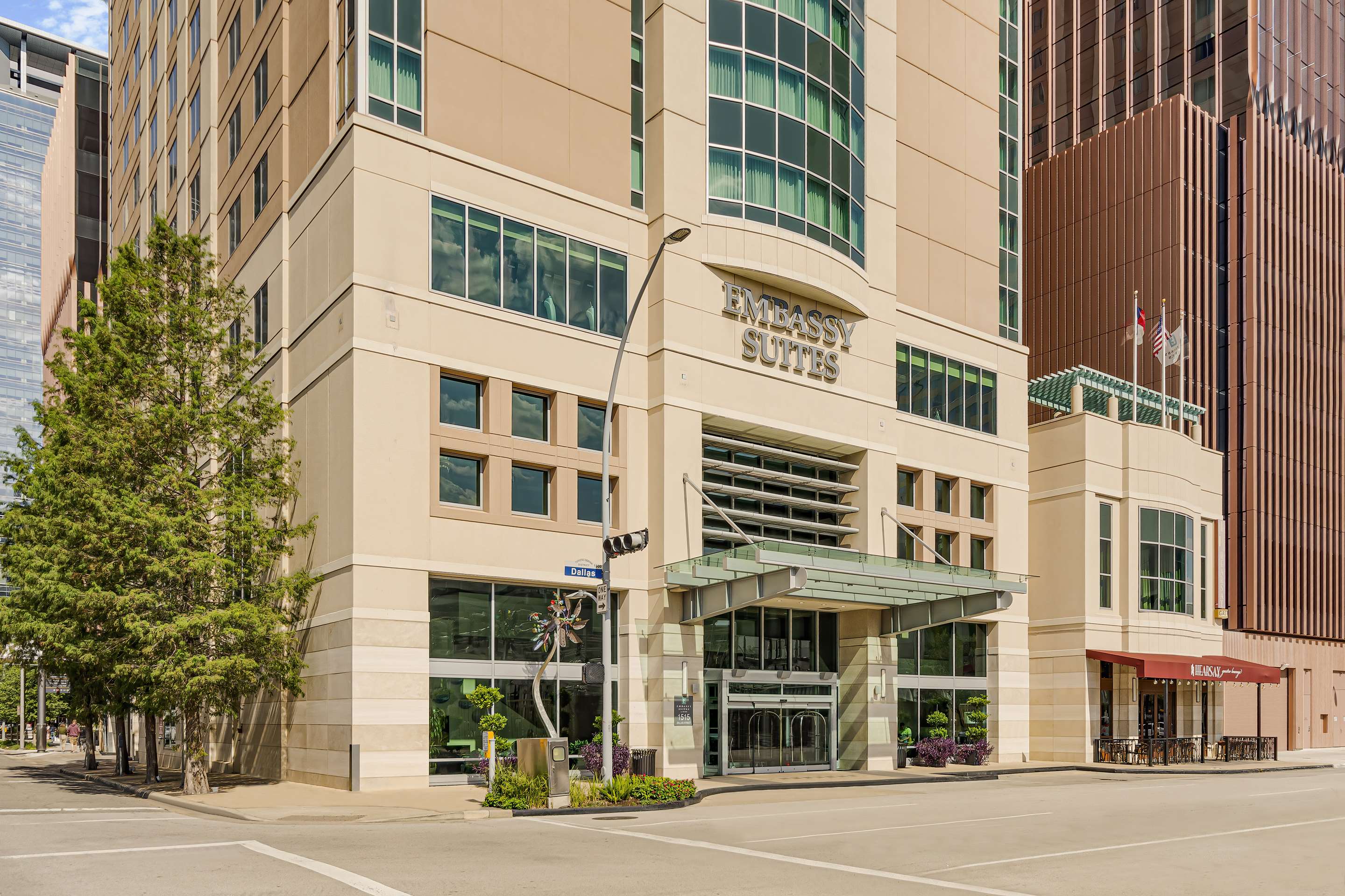 Exterior | Embassy Suites Houston Downtown