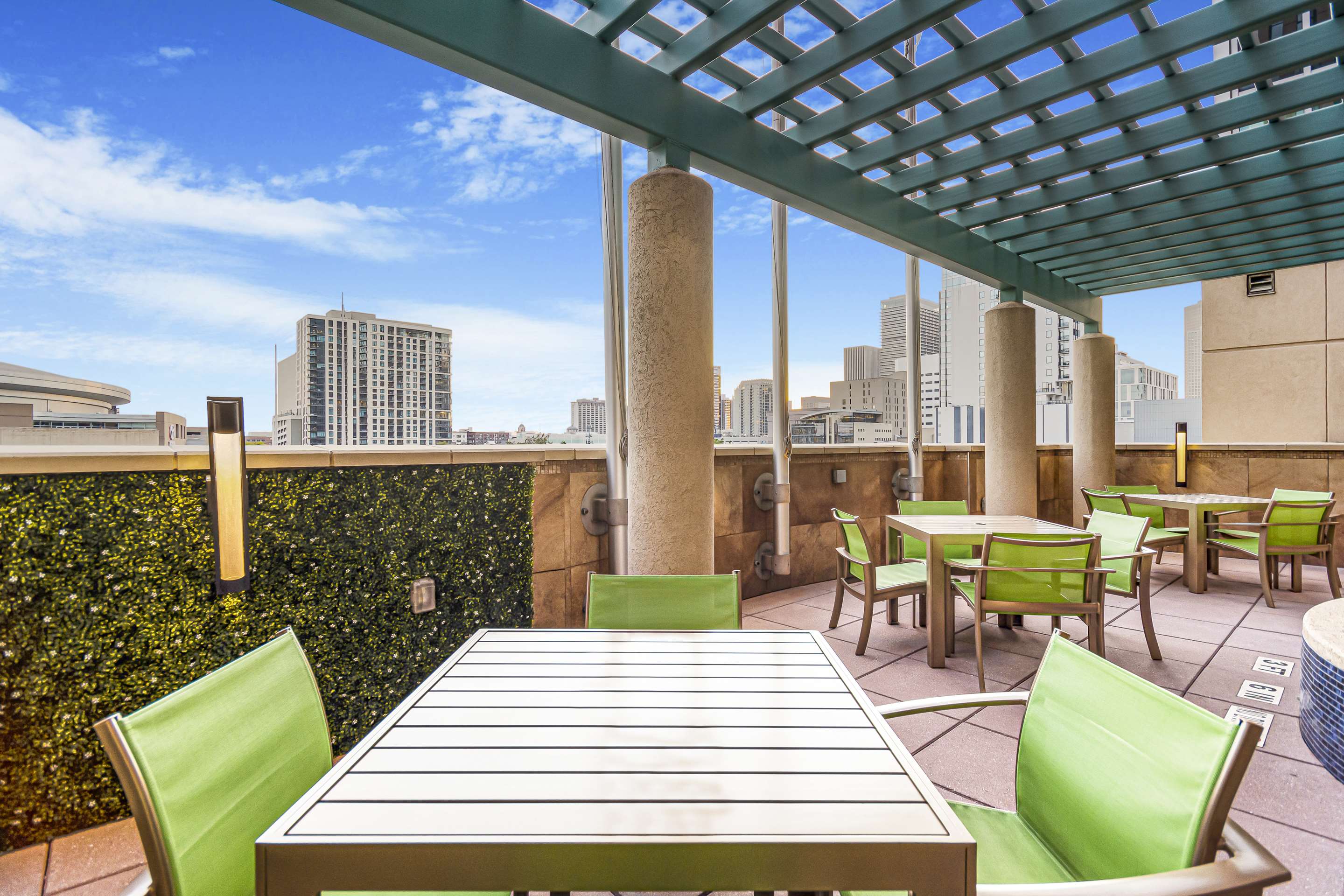 Exterior | Embassy Suites Houston Downtown