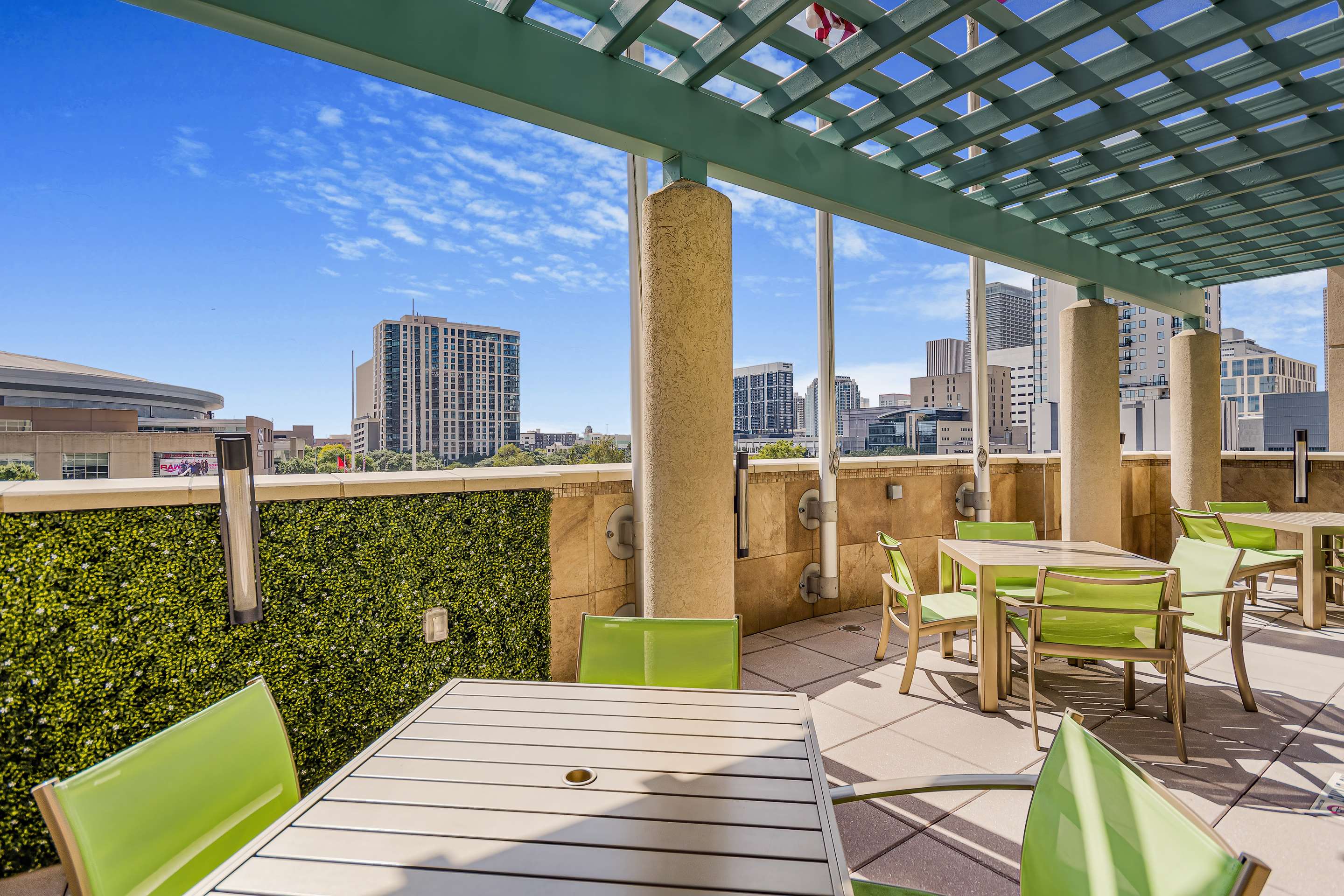 Exterior | Embassy Suites Houston Downtown