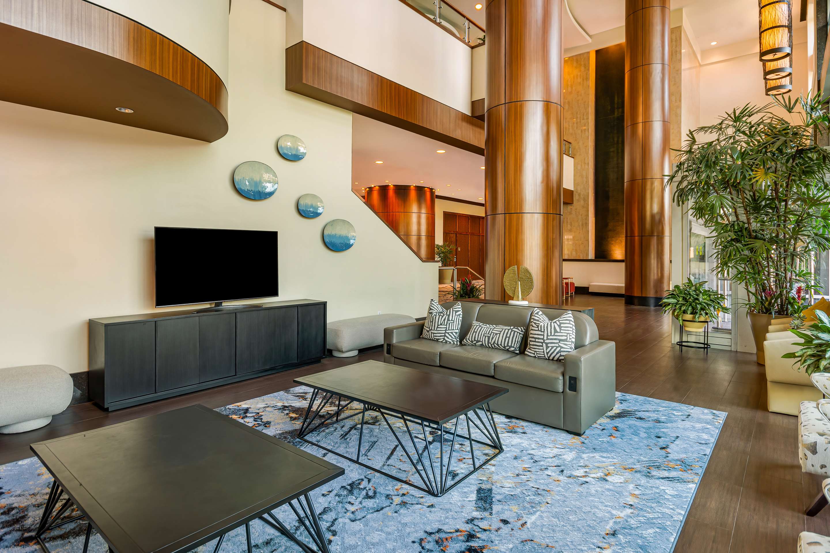Lobby | Embassy Suites Houston Downtown