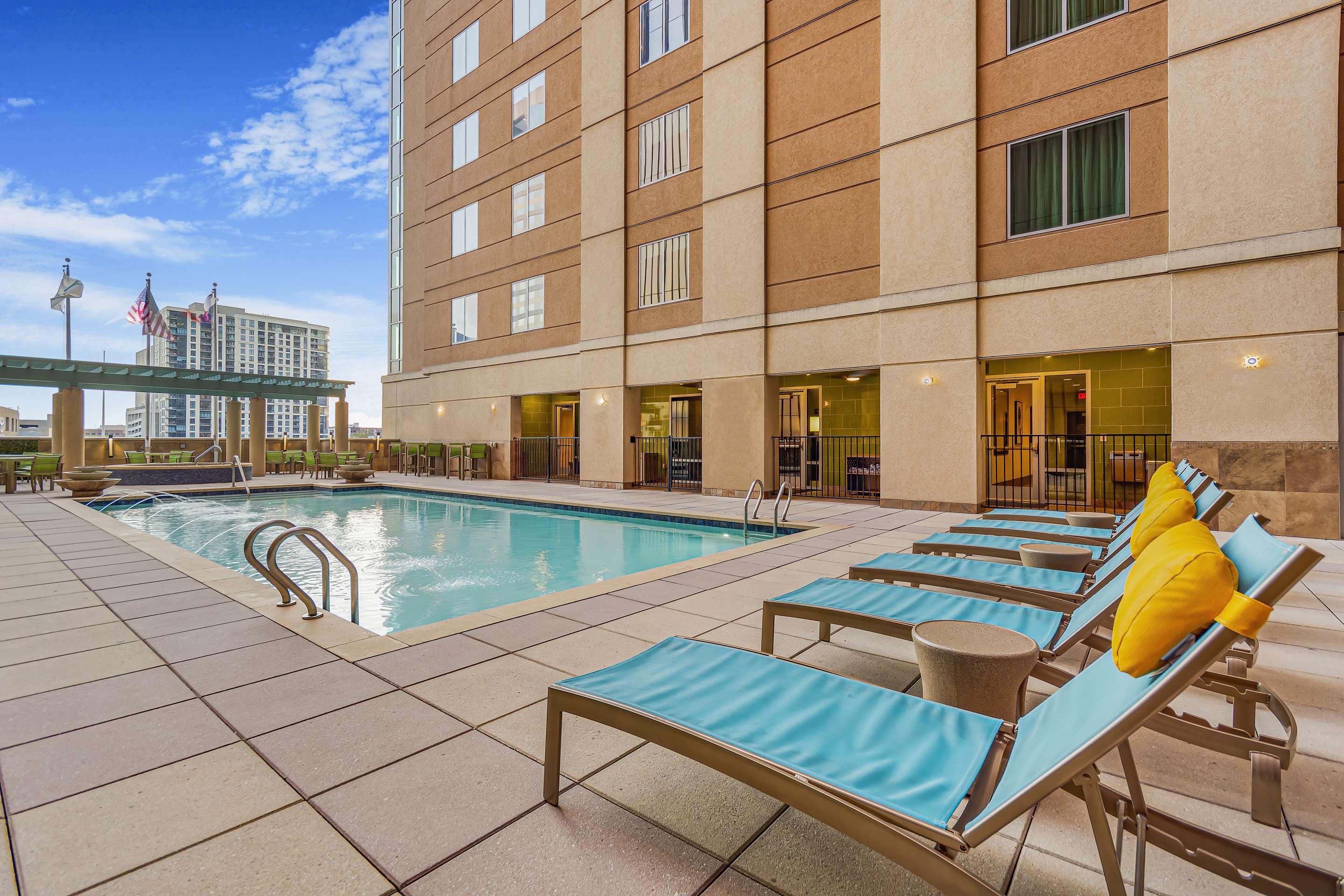 Pool | Embassy Suites Houston Downtown