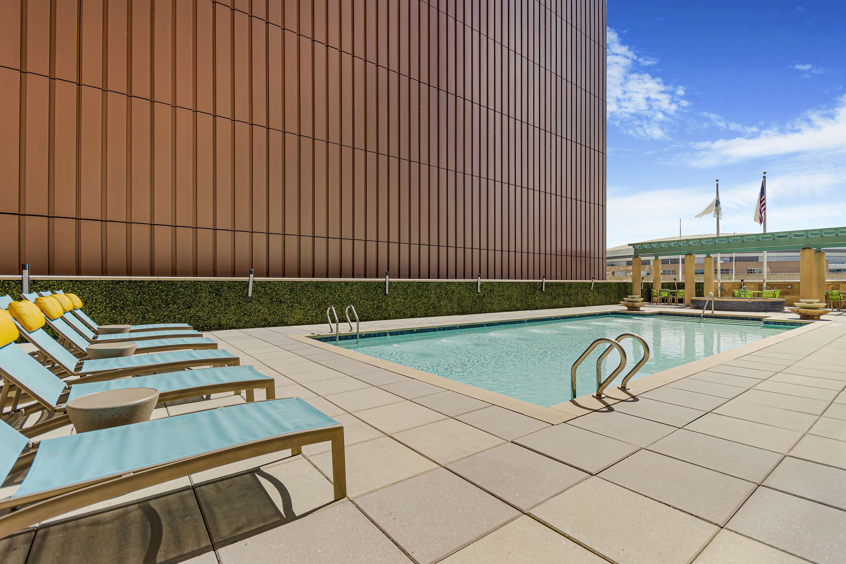 Pool | Embassy Suites Houston Downtown