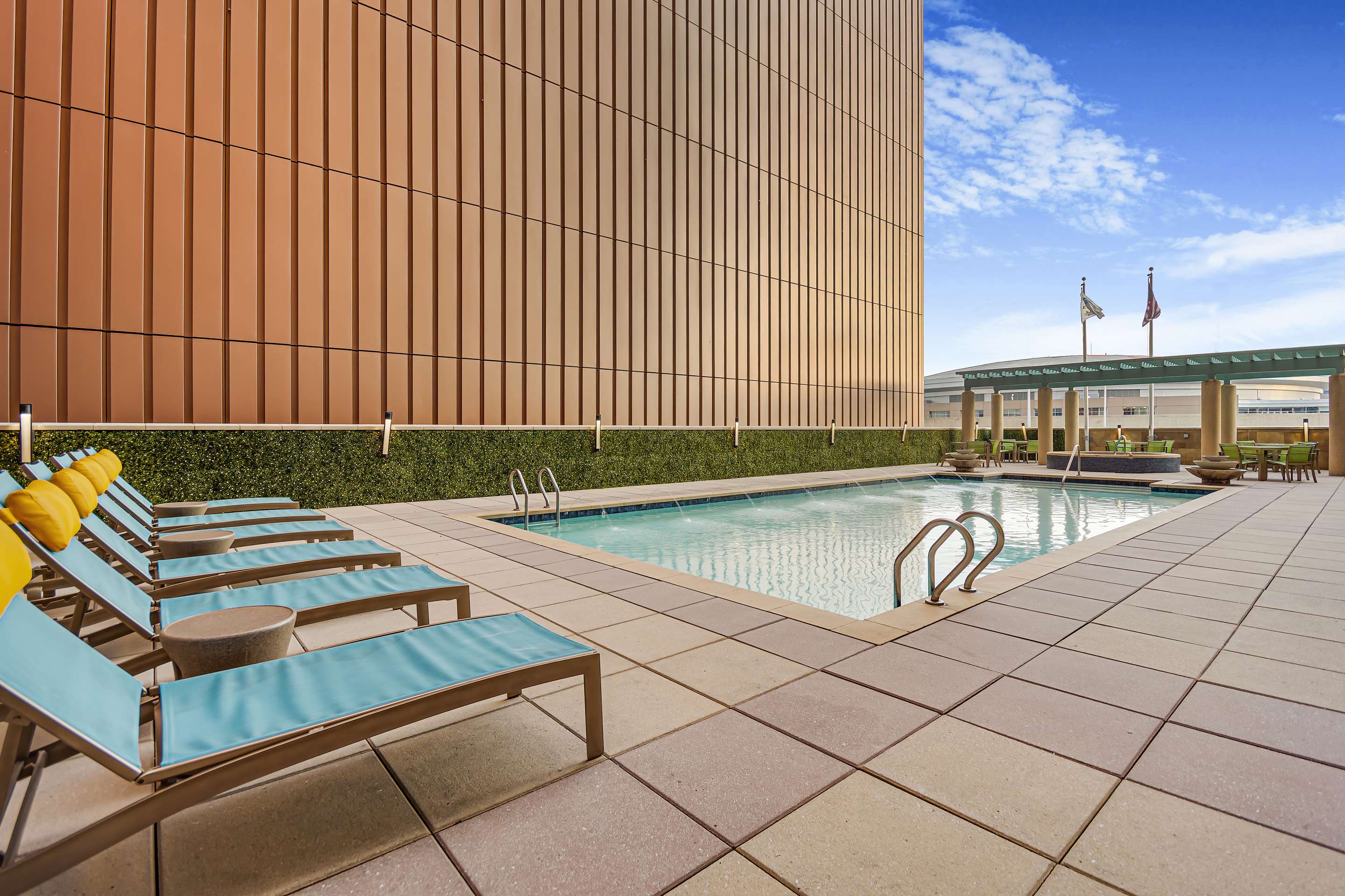 Pool | Embassy Suites Houston Downtown
