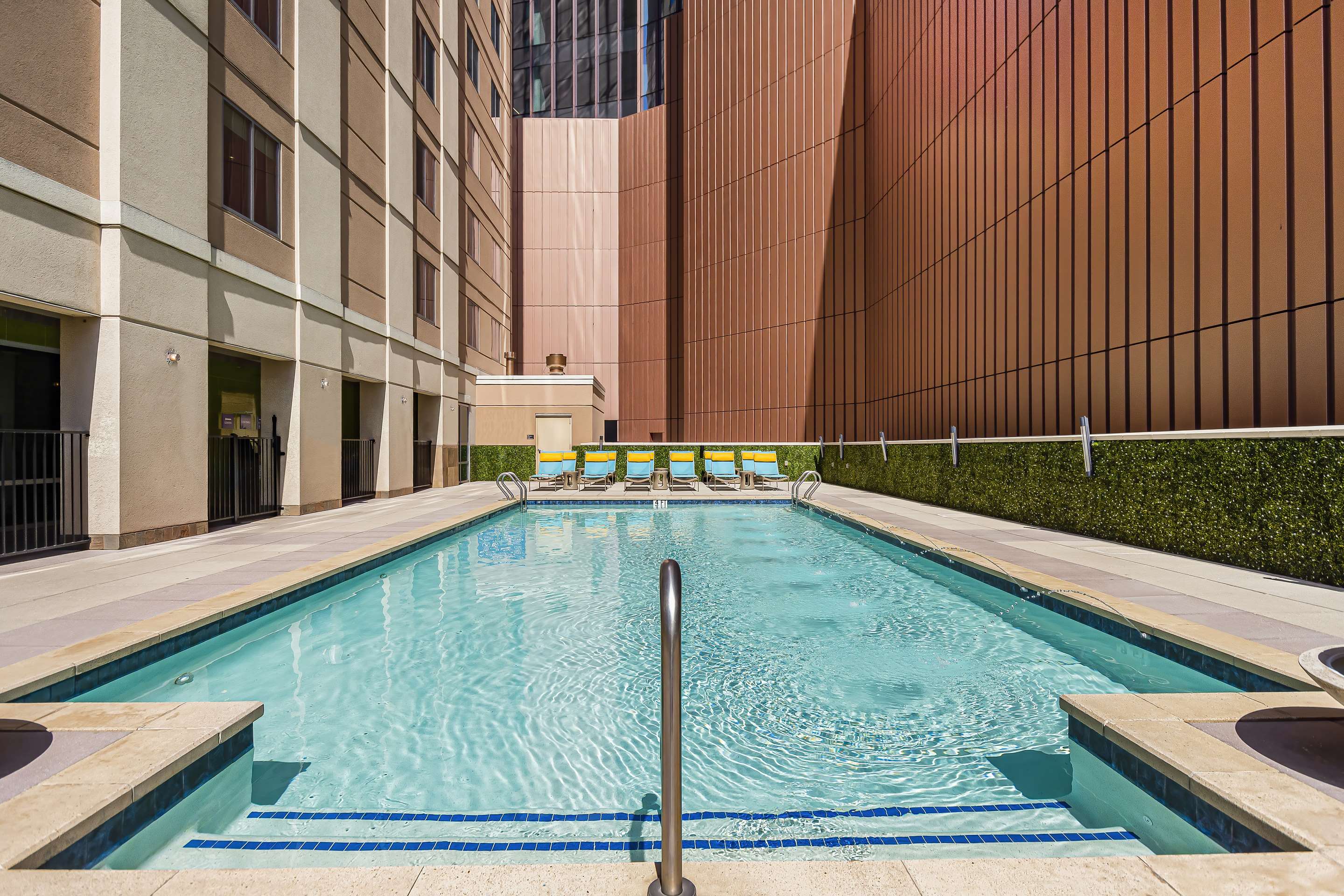 Pool | Embassy Suites Houston Downtown