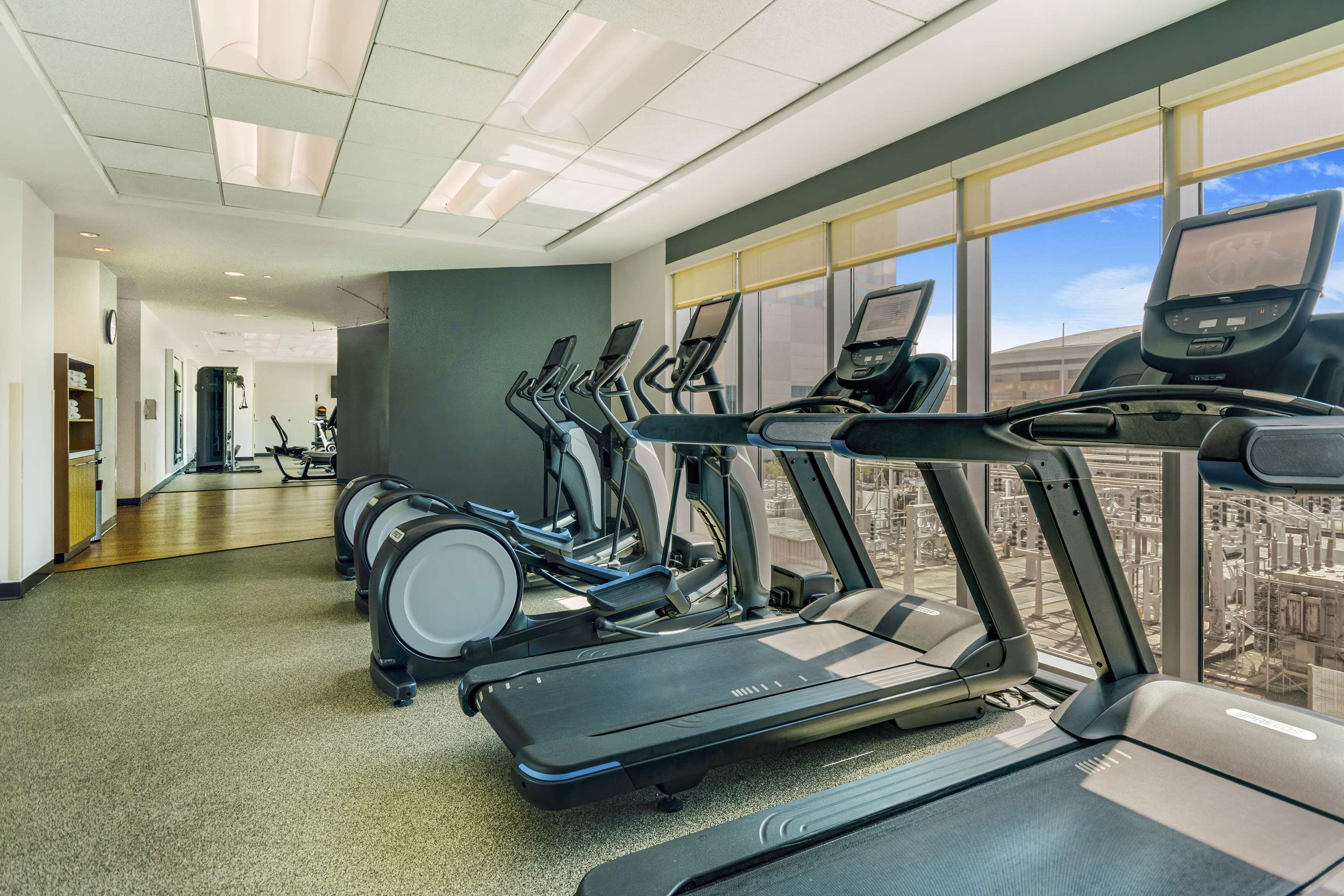 Health club fitness center gym | Embassy Suites Houston Downtown