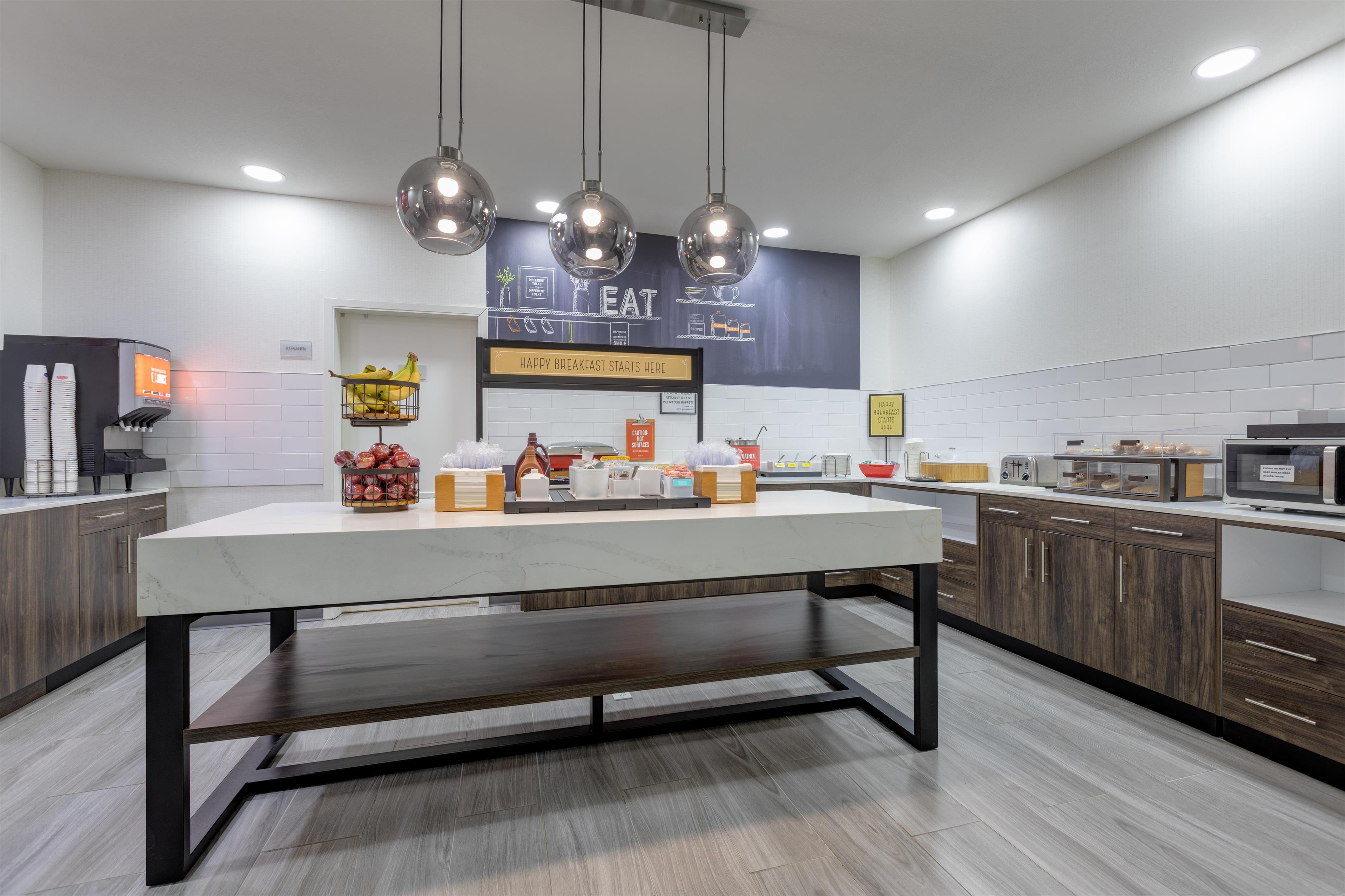 Breakfast Area | Hampton Inn Houston Deer Park Ship Area