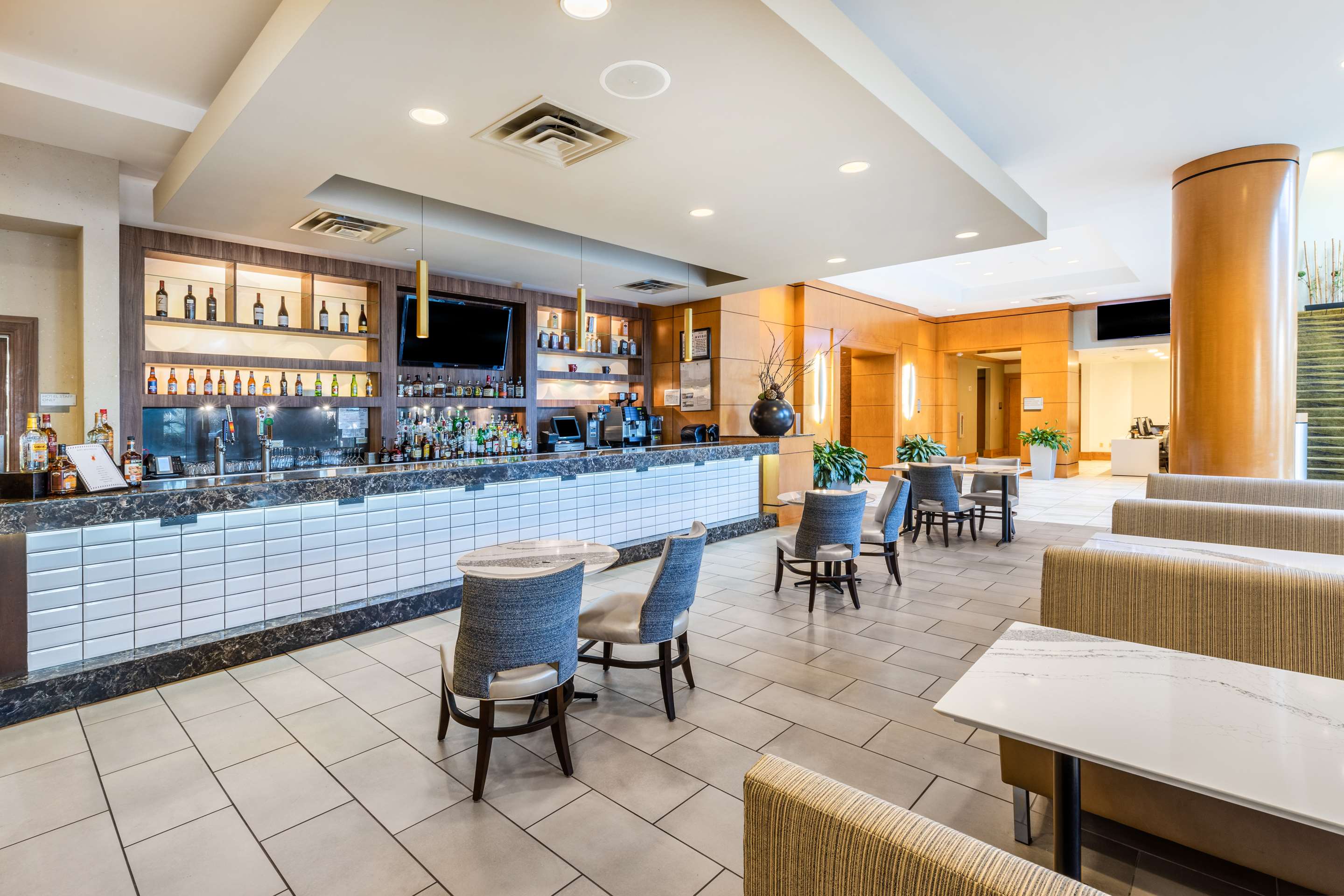 BarLounge | Embassy Suites by Hilton Houston Energy Corridor