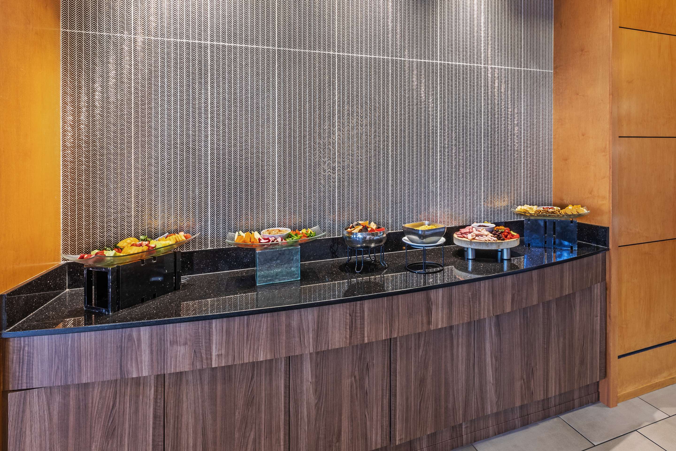 Restaurant | Embassy Suites by Hilton Houston Energy Corridor