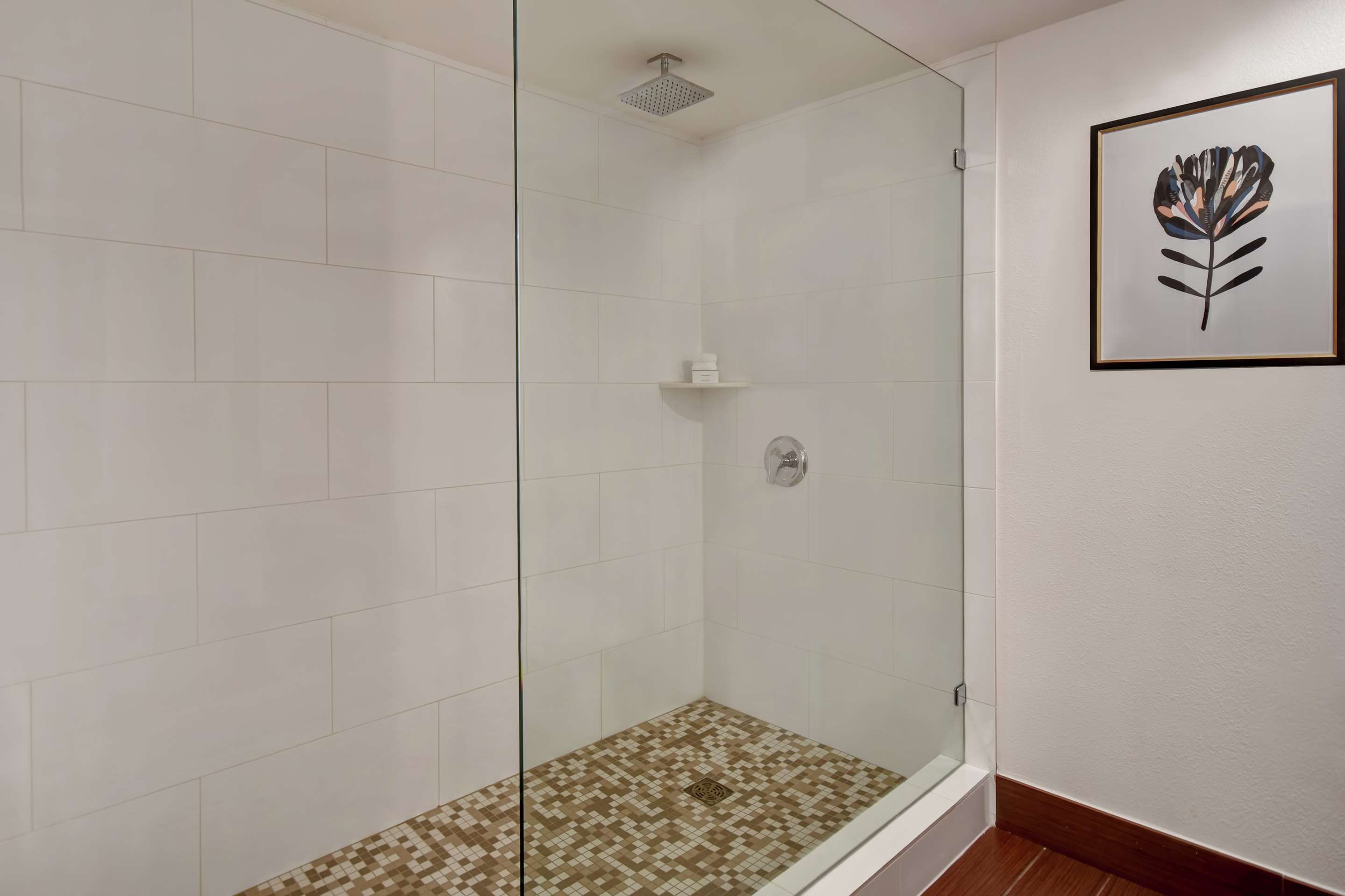 Guest room bath