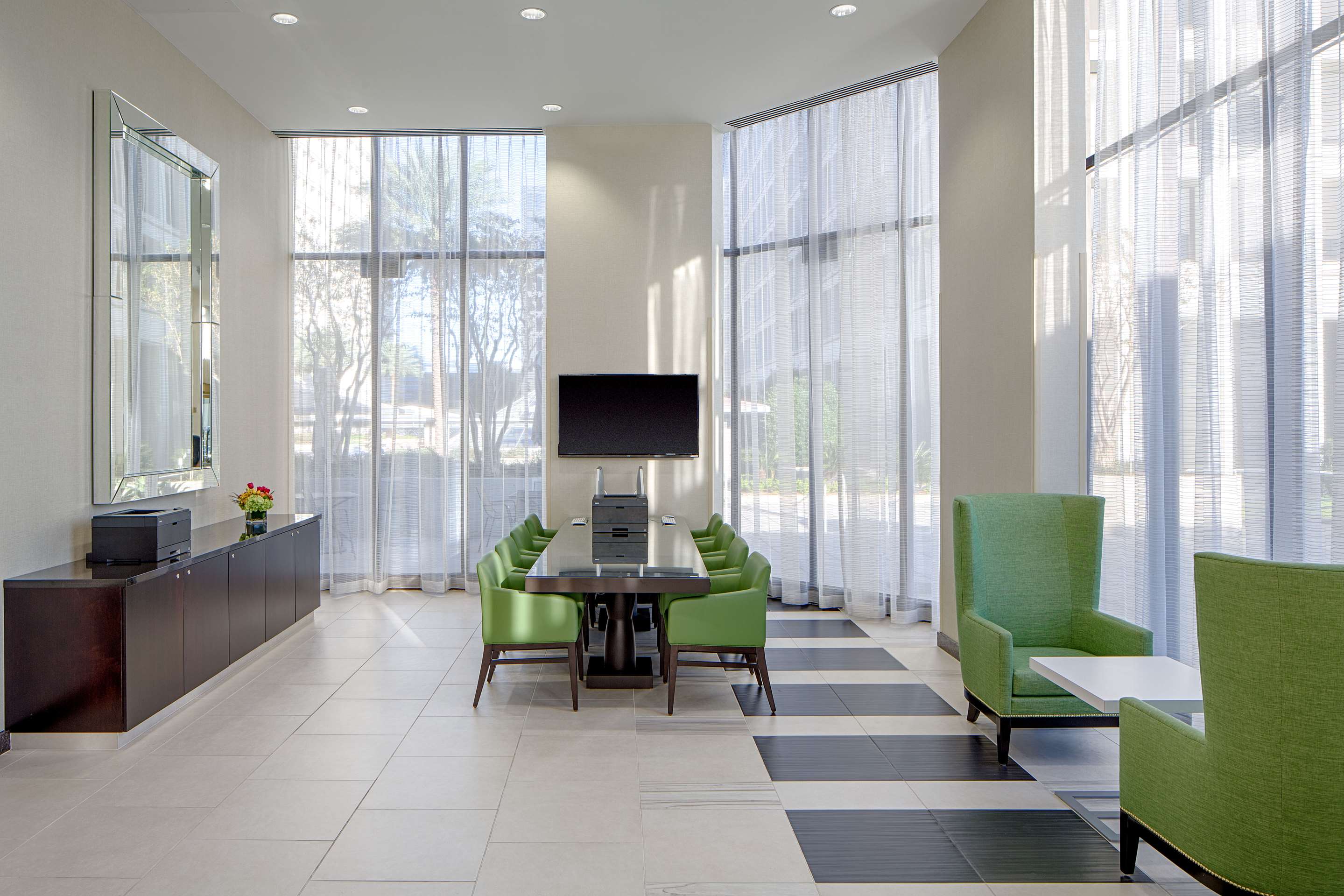 Business Center | DoubleTree by Hilton Hotel Houston - Greenway Plaza