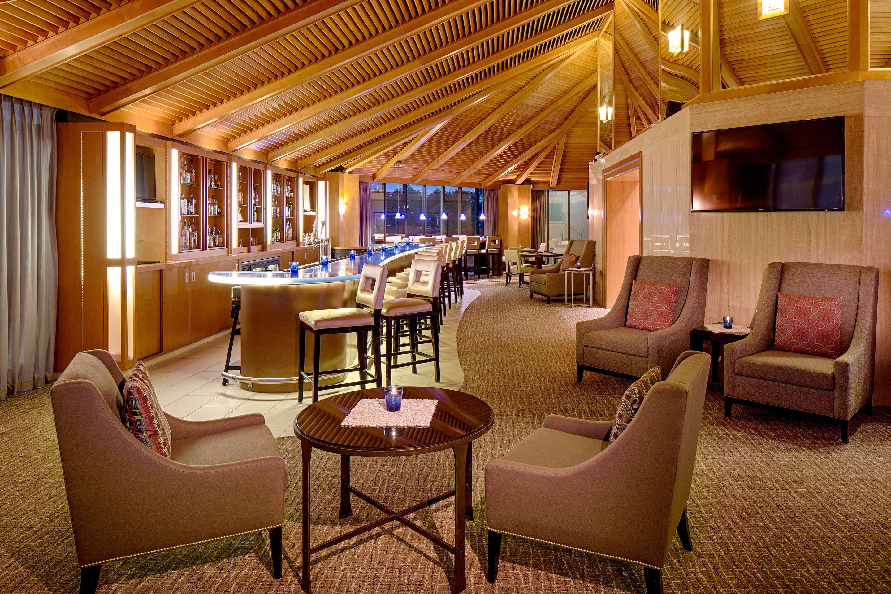 BarLounge | DoubleTree by Hilton Hotel Houston - Greenway Plaza