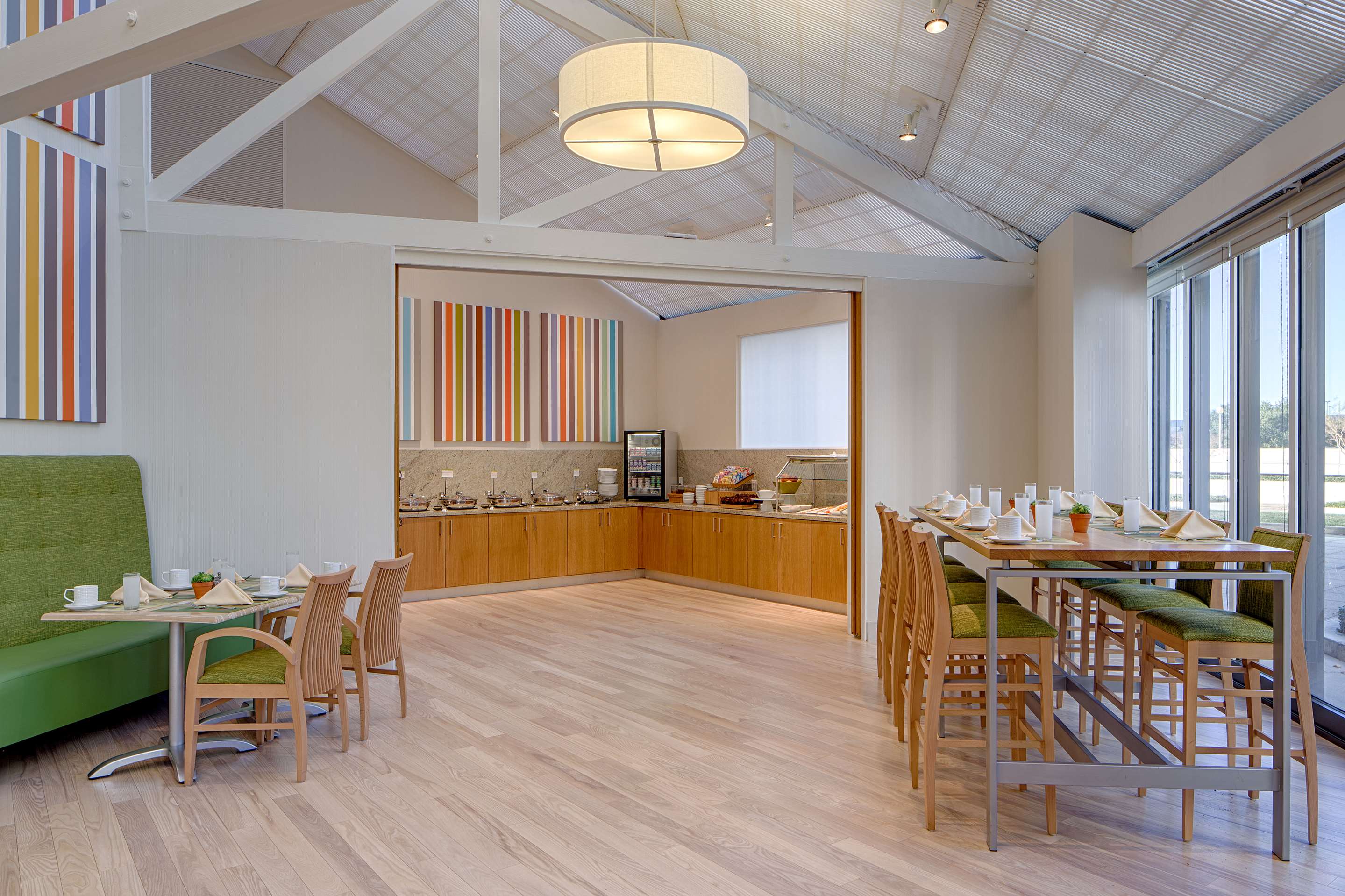 Restaurant | DoubleTree by Hilton Hotel Houston - Greenway Plaza