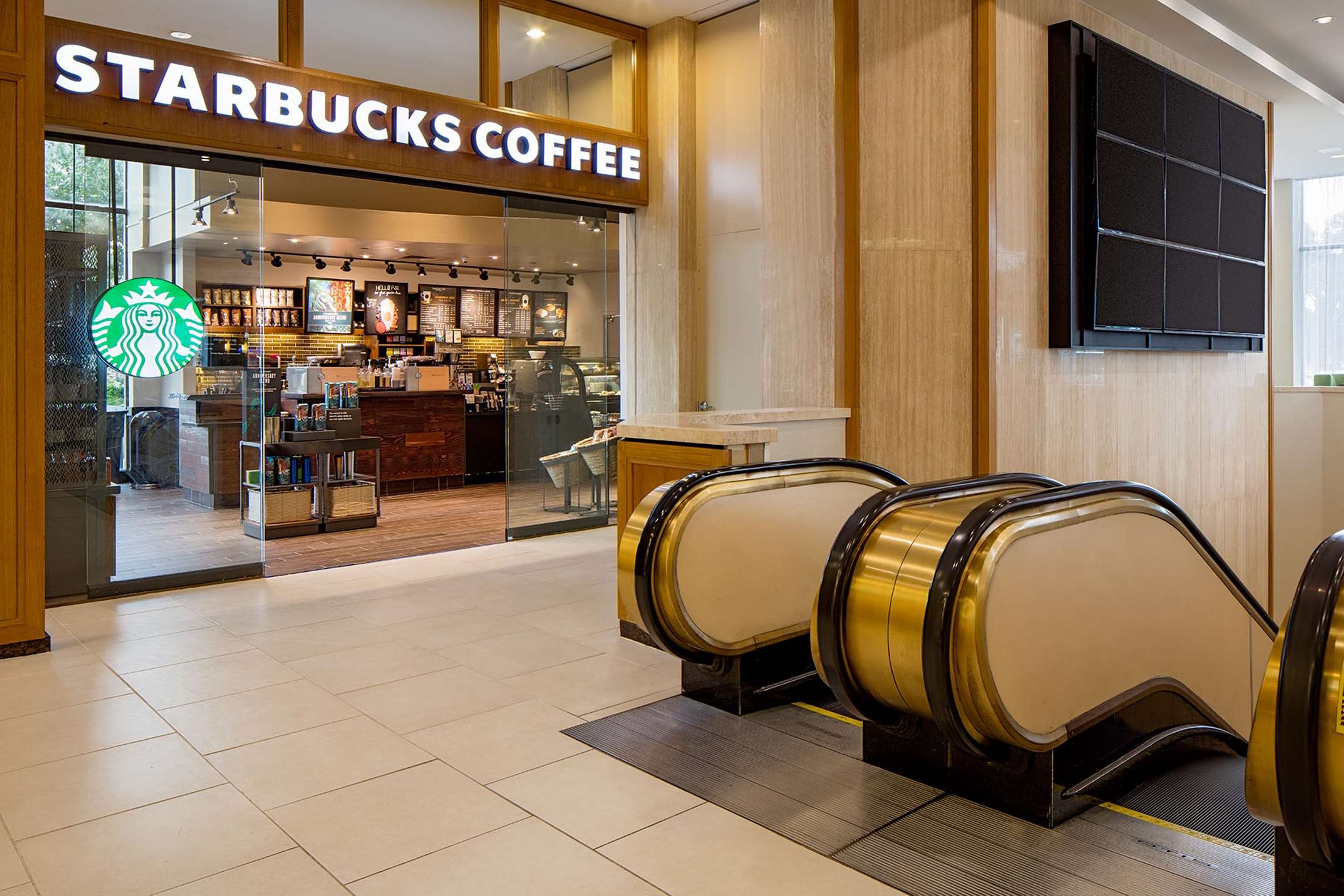 Restaurant | DoubleTree by Hilton Hotel Houston - Greenway Plaza