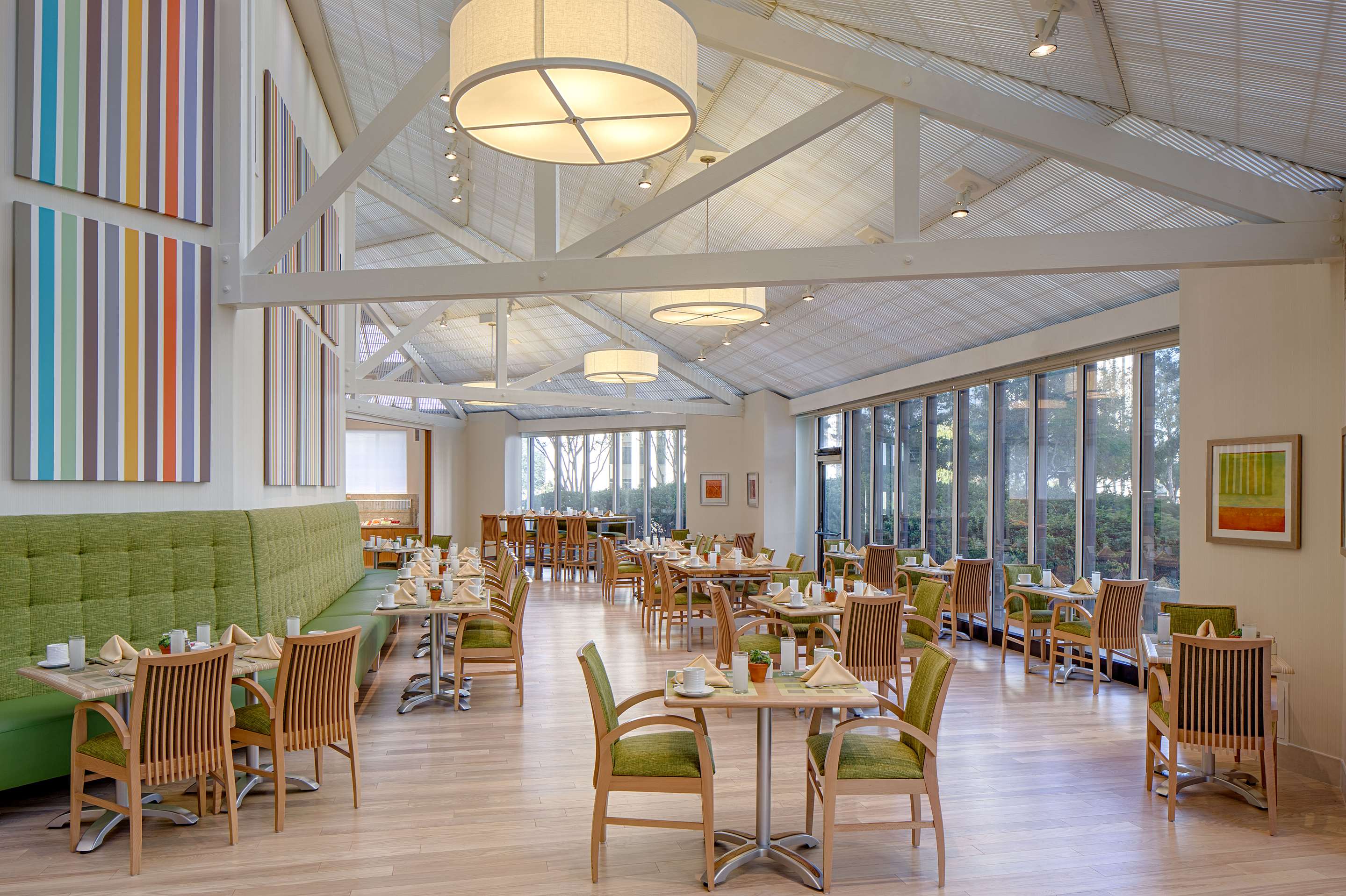 Restaurant | DoubleTree by Hilton Hotel Houston - Greenway Plaza