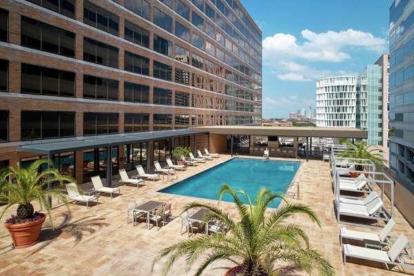 Pool - Hilton Plaza Hotel Texas Medical Center Houston