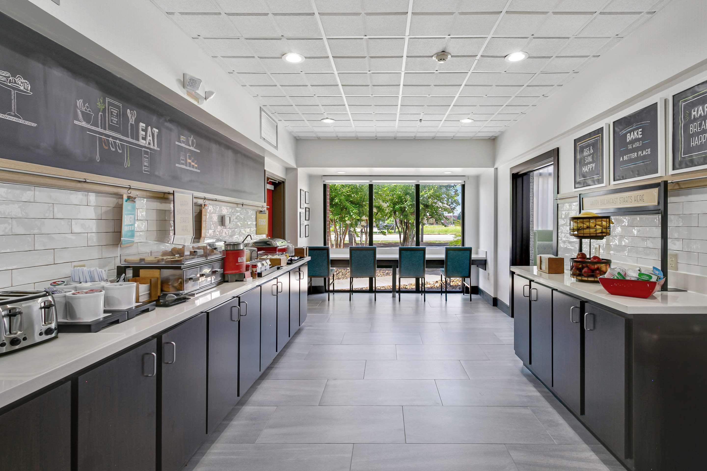 Breakfast Area | Hampton Inn Houston-Pearland
