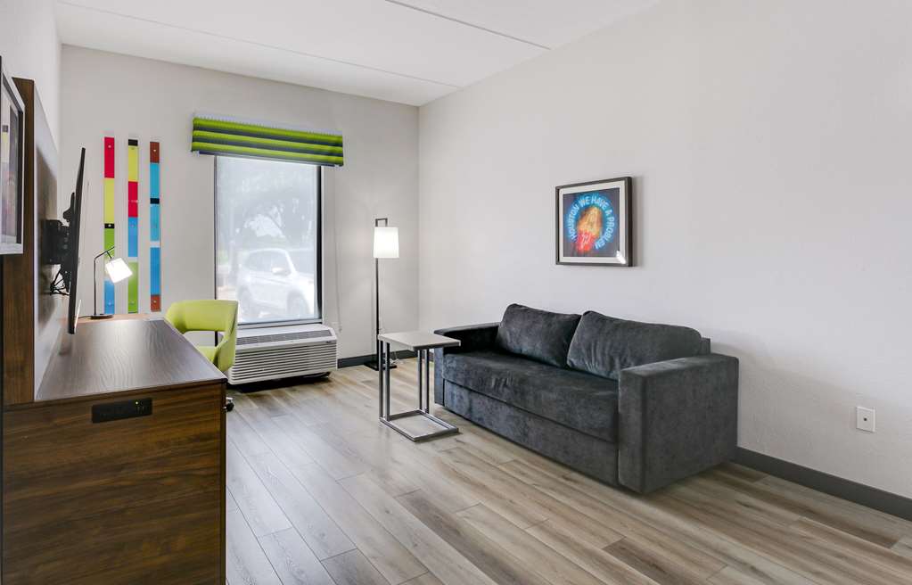 Hampton Inn Houston-Pearland, TX-guestroom-Guest Room,On-Site.jpg
