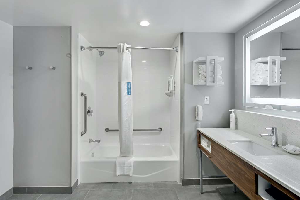 Hampton Inn Houston-Pearland, TX-guestroom-Guest Room,Bathroom,On-Site.jpg