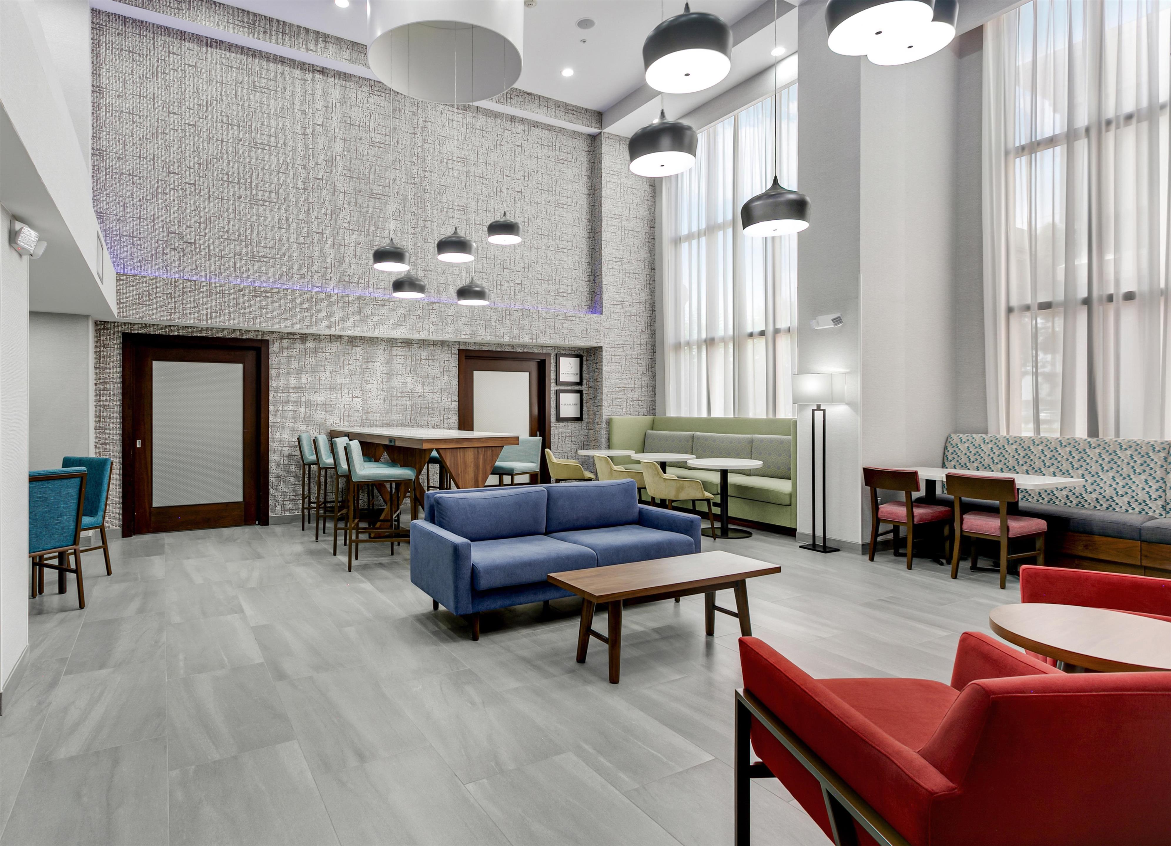 Lobby | Hampton Inn Houston-Pearland