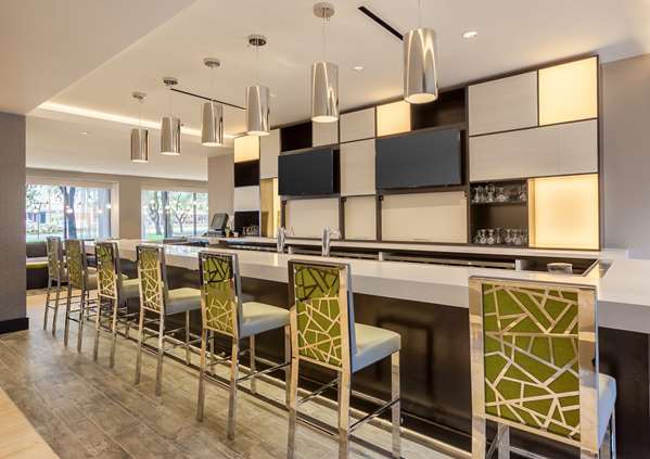 Bar - DoubleTree Suites by Hilton Hotel Galleria Houston