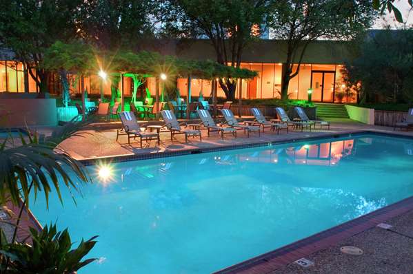 Pool - Hilton Hotel Westchase & Towers Houston