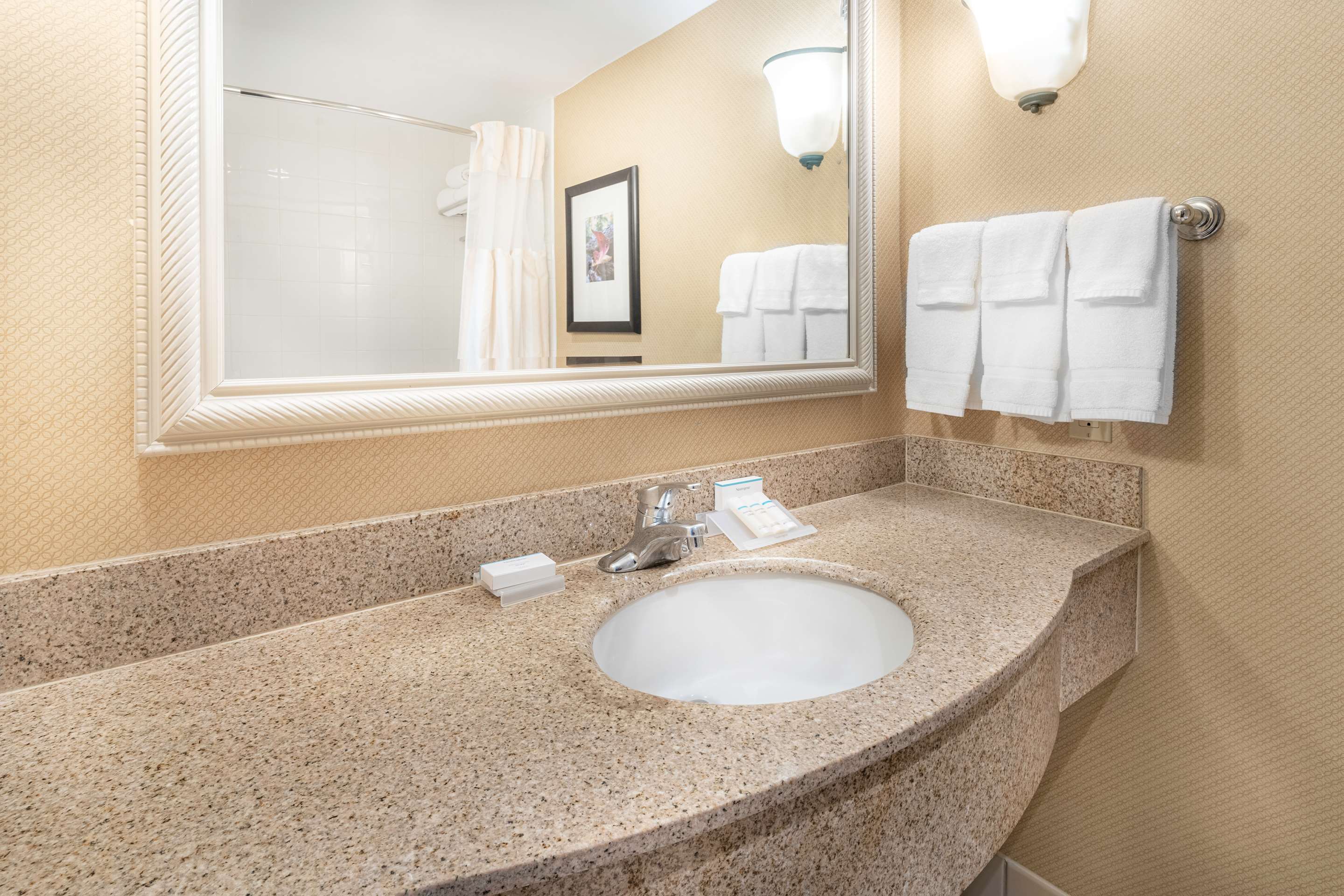 Guest room bath