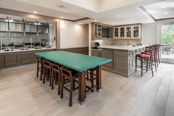 Amenities - Hilton Garden Inn The Woodlands