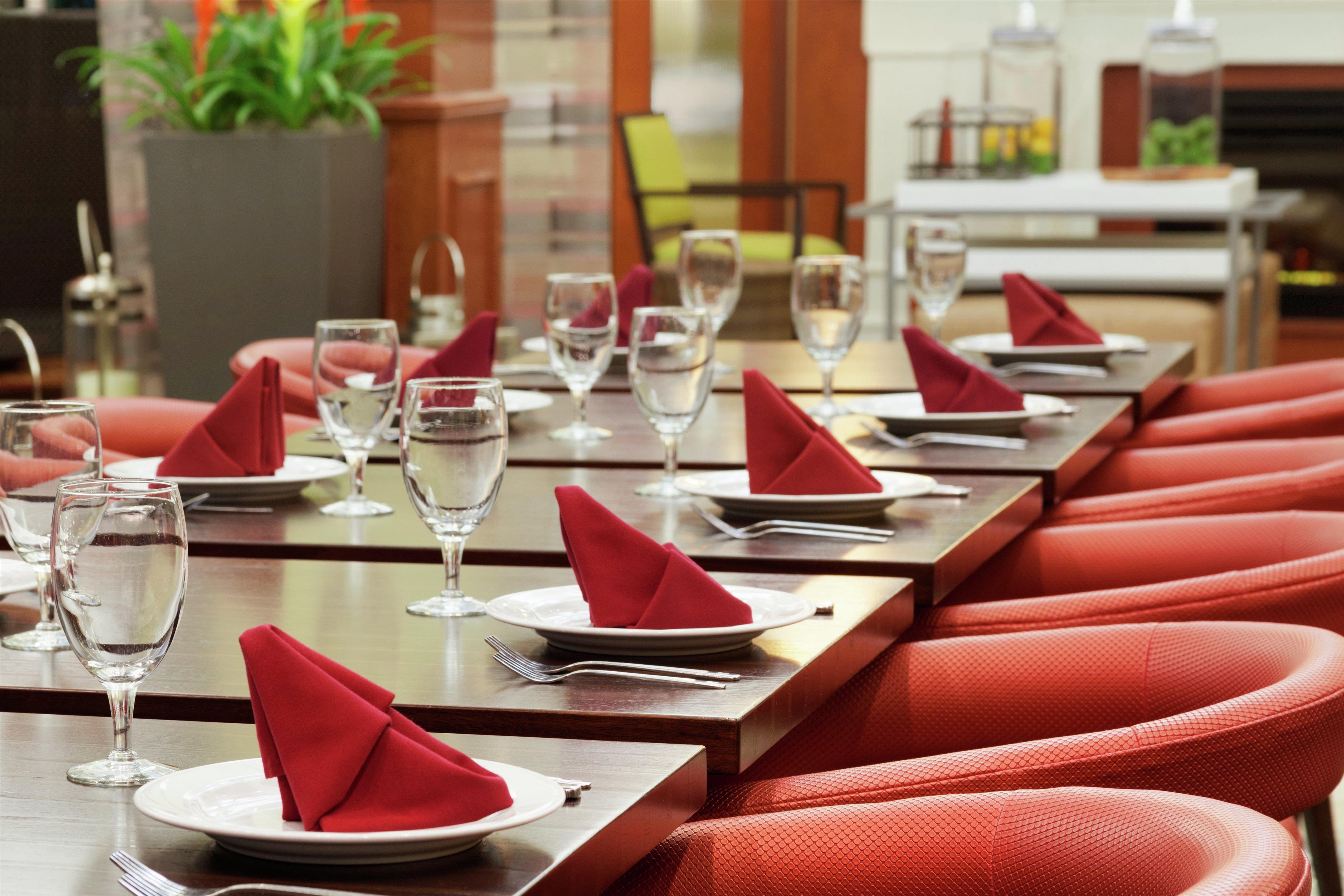 Restaurant | Hilton Garden Inn Houston/The Woodlands